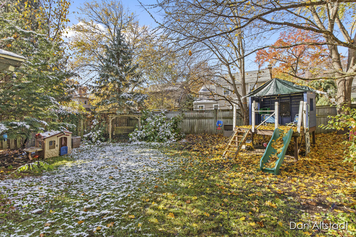 1031 Iroquois Drive SE