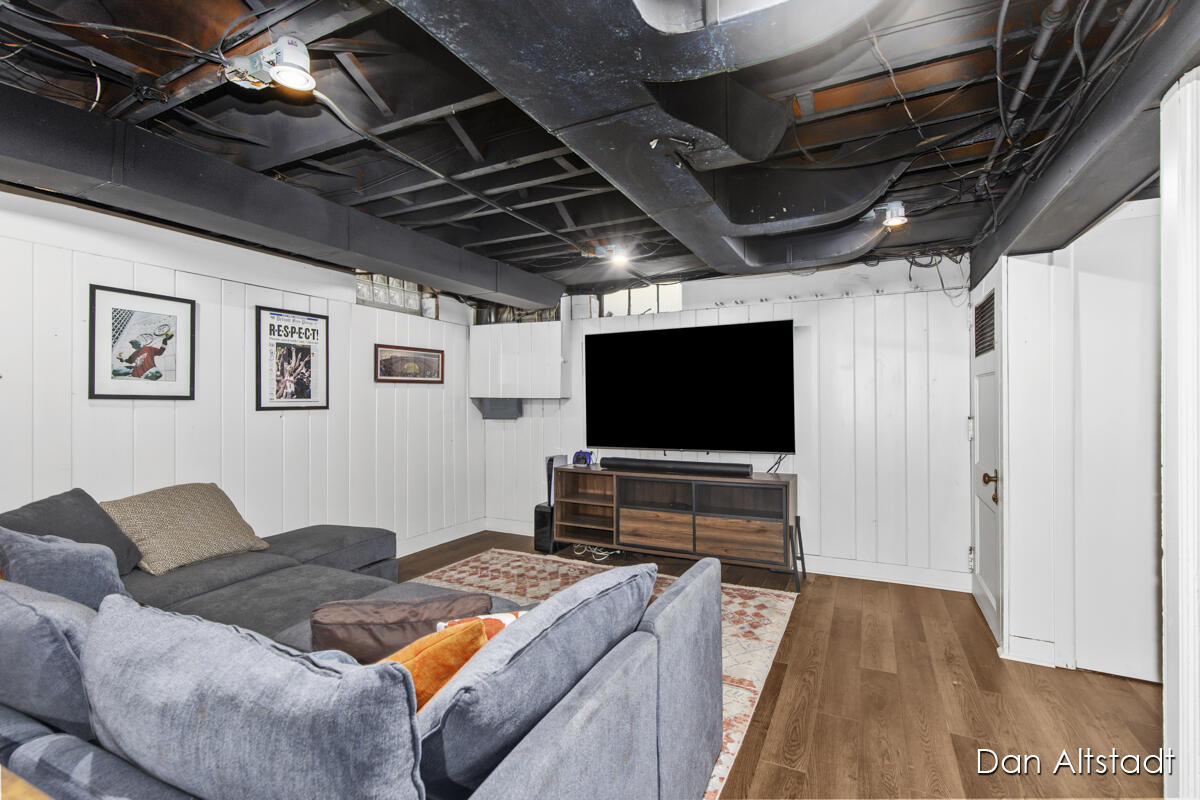 1031 Iroquois Drive SE