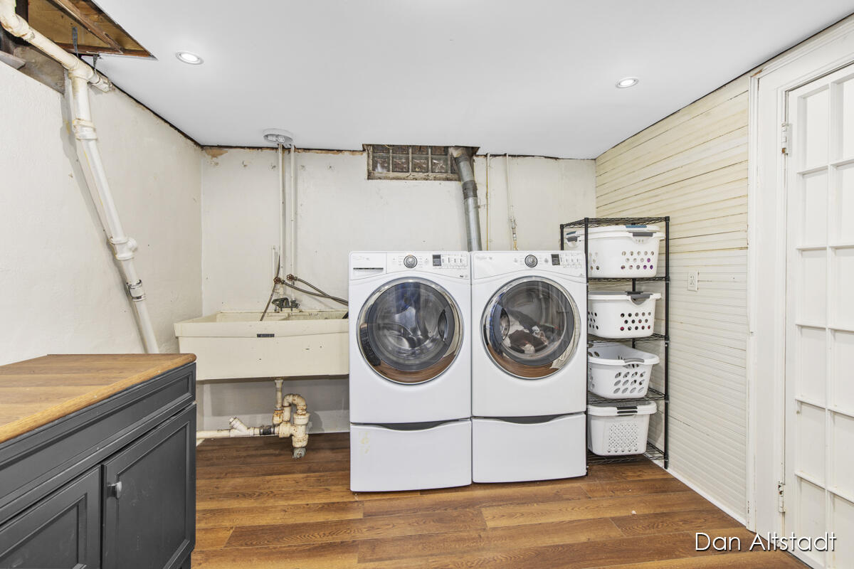 1031 Iroquois Drive SE