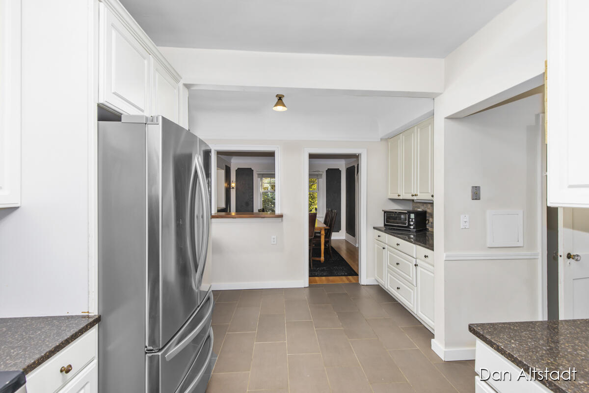 1031 Iroquois Drive SE