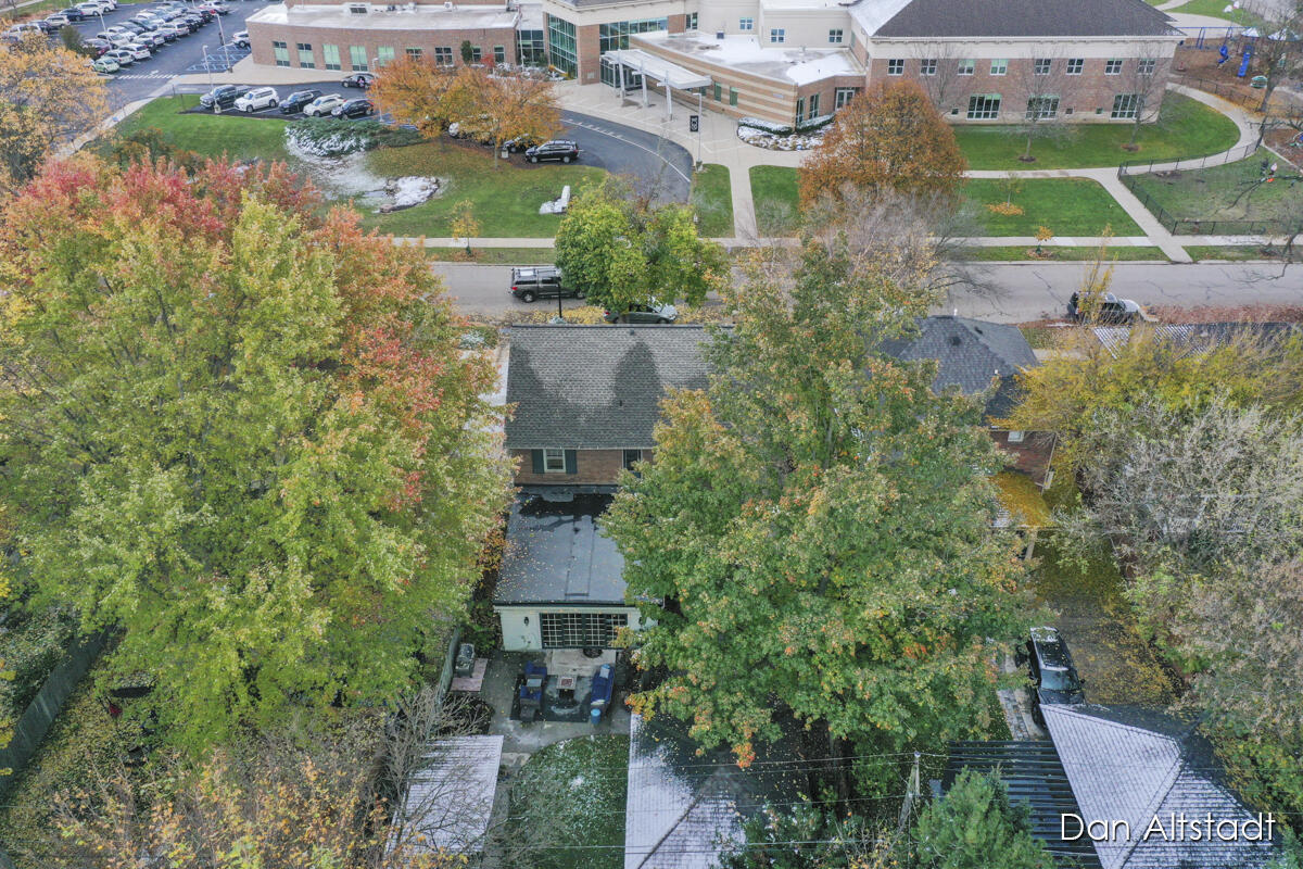 1031 Iroquois Drive SE