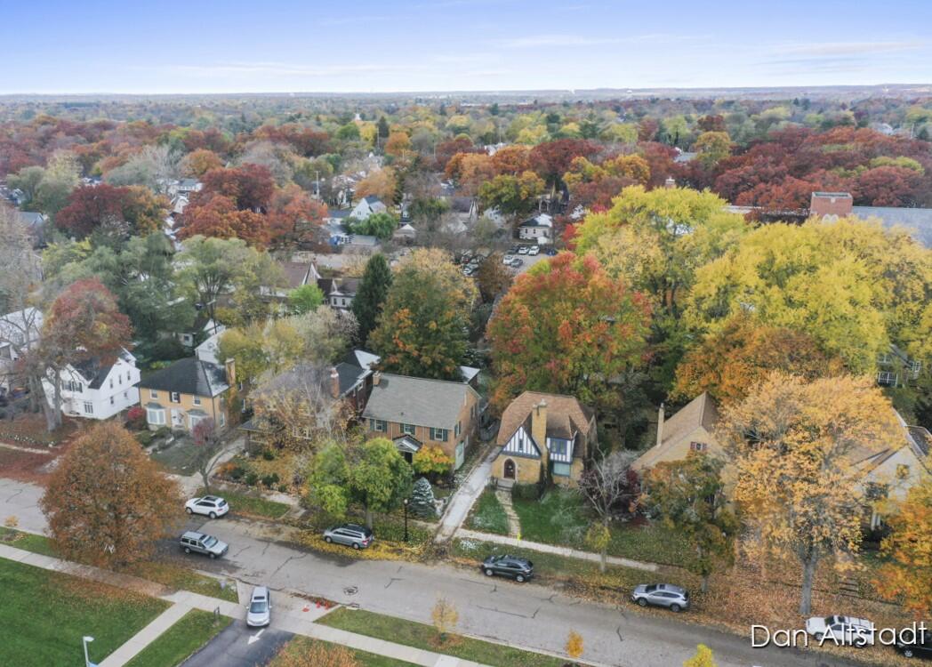 1031 Iroquois Drive SE