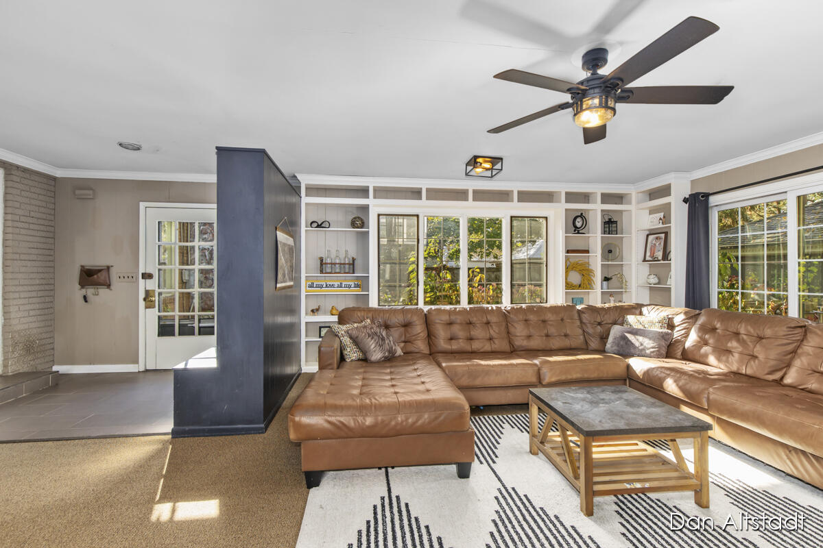 1031 Iroquois Drive SE