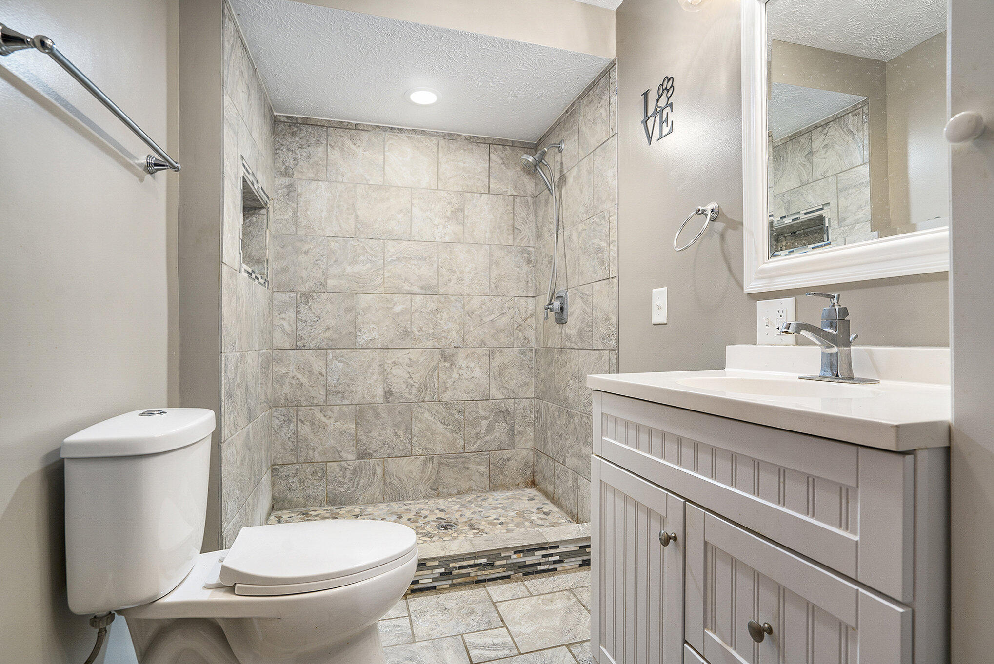 164 Gardner Avenue N