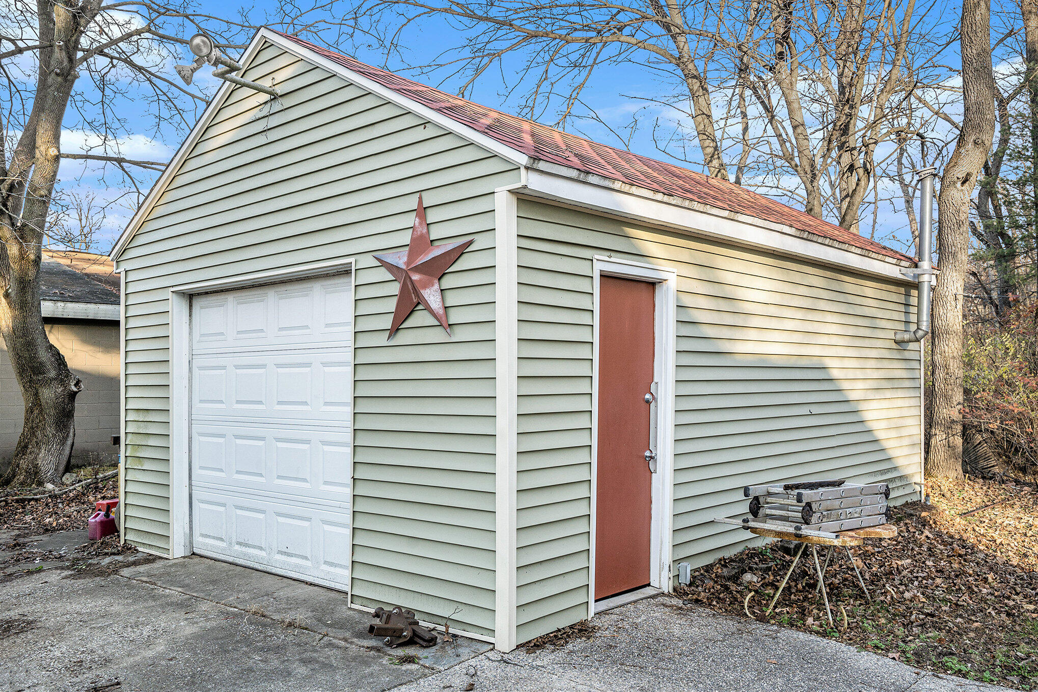 164 Gardner Avenue N