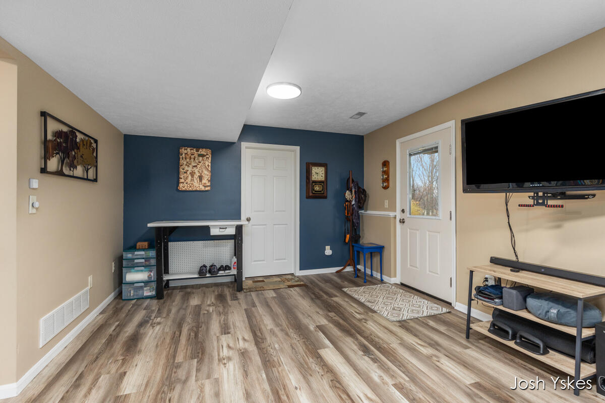 8949 Lenter Drive SE