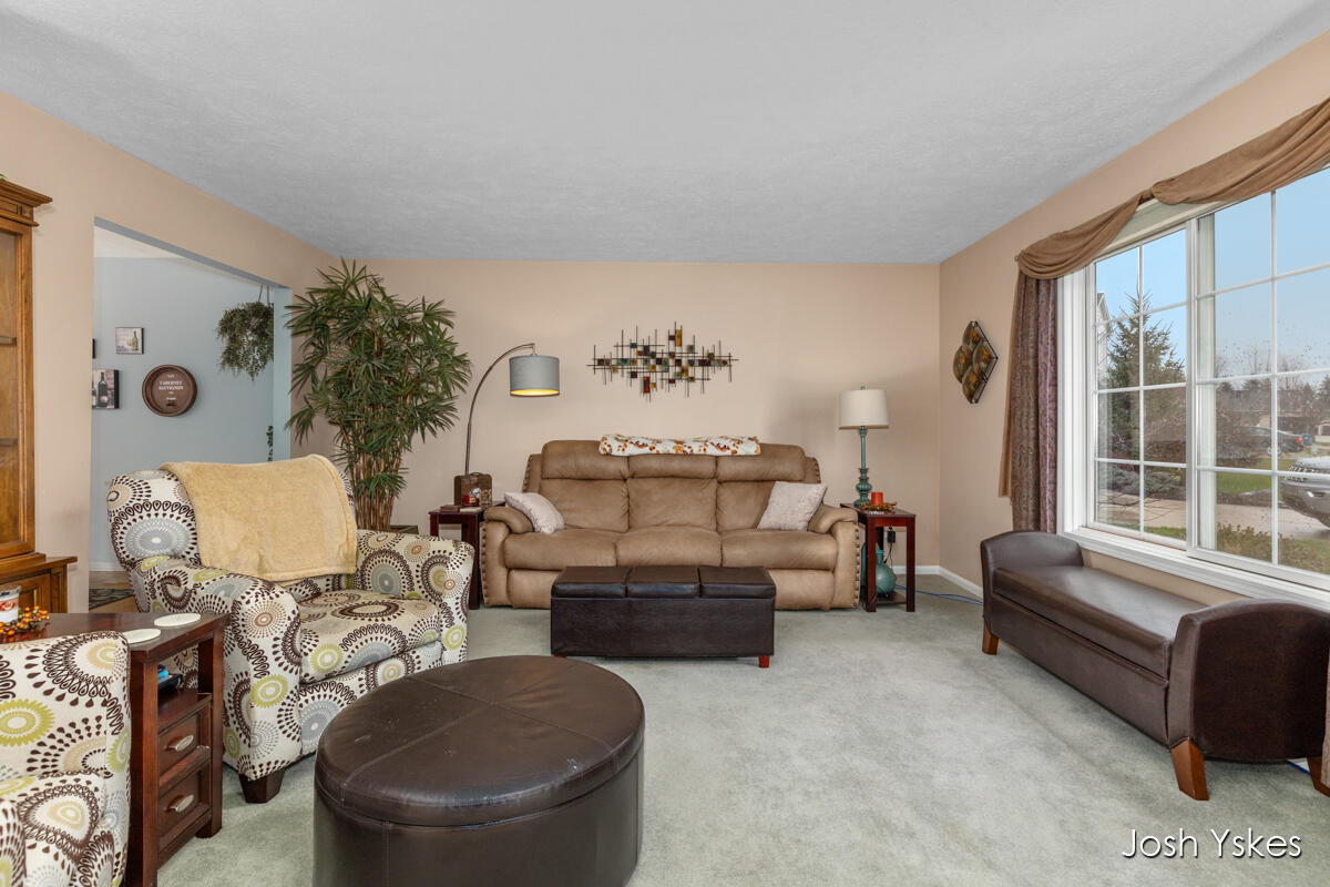 8949 Lenter Drive SE