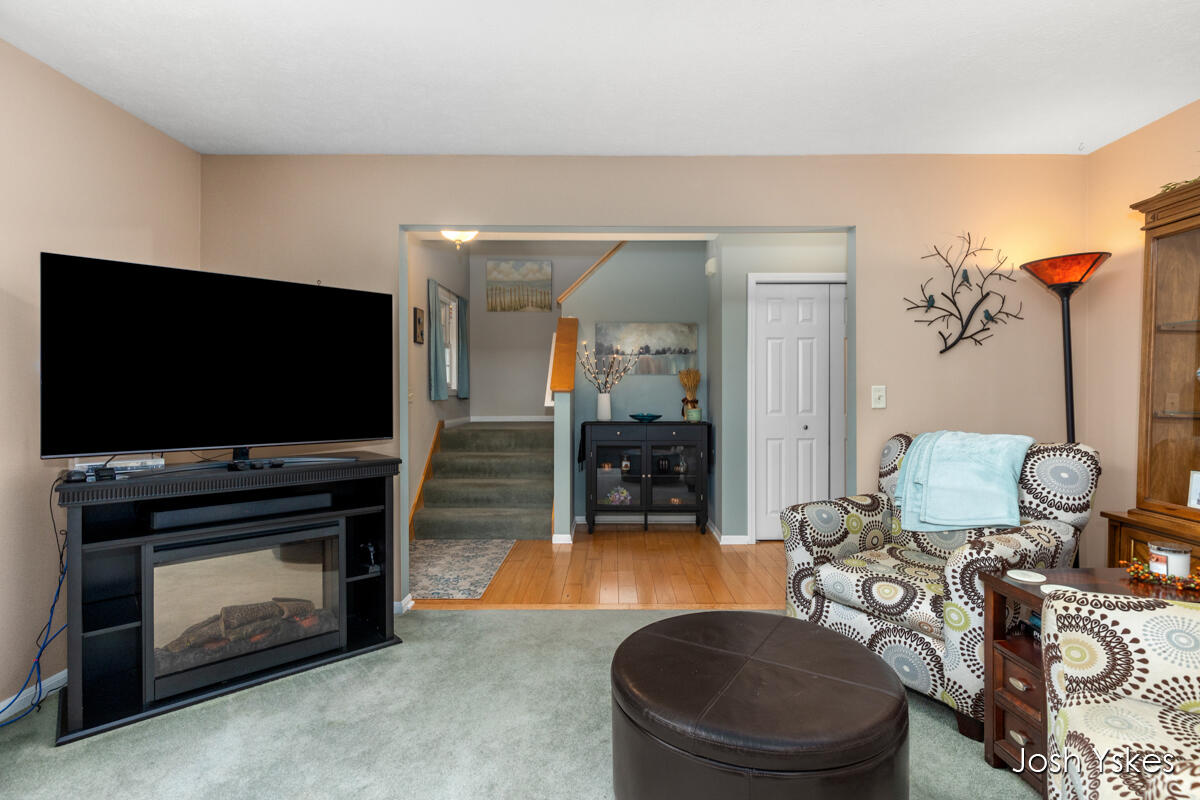 8949 Lenter Drive SE