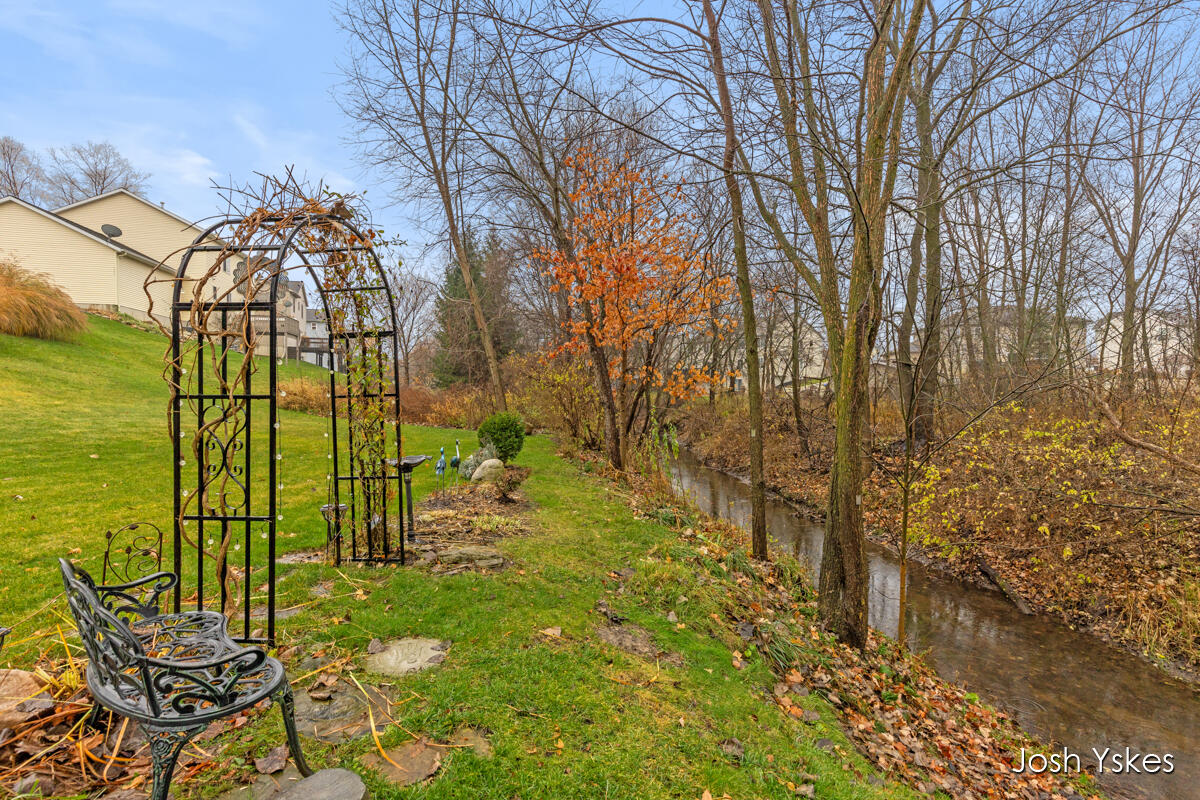 8949 Lenter Drive SE