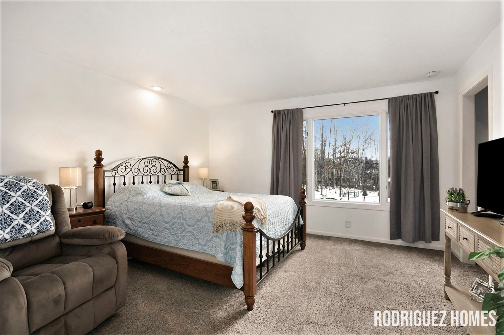 10752 Thornapple Drive