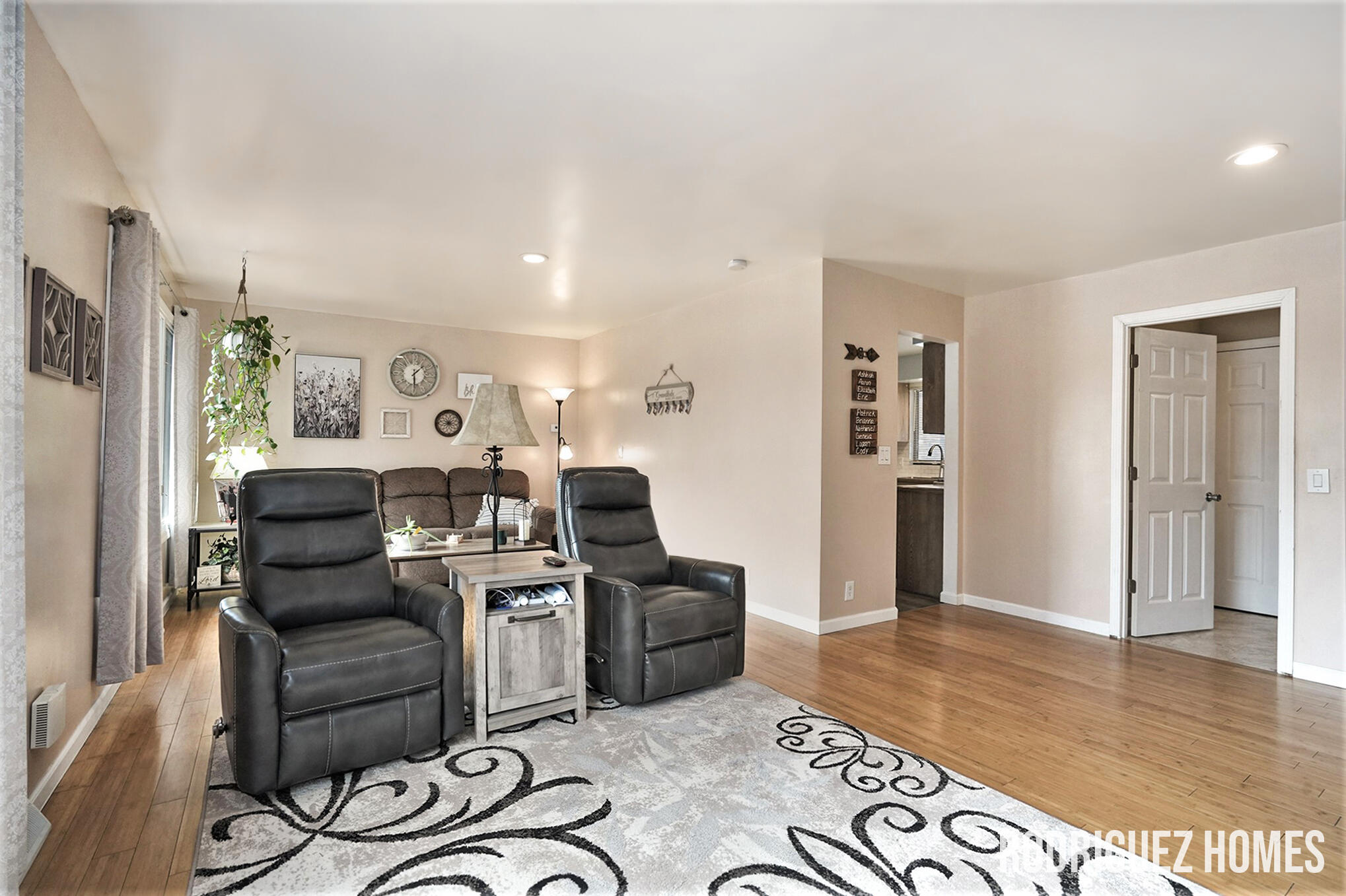 10752 Thornapple Drive