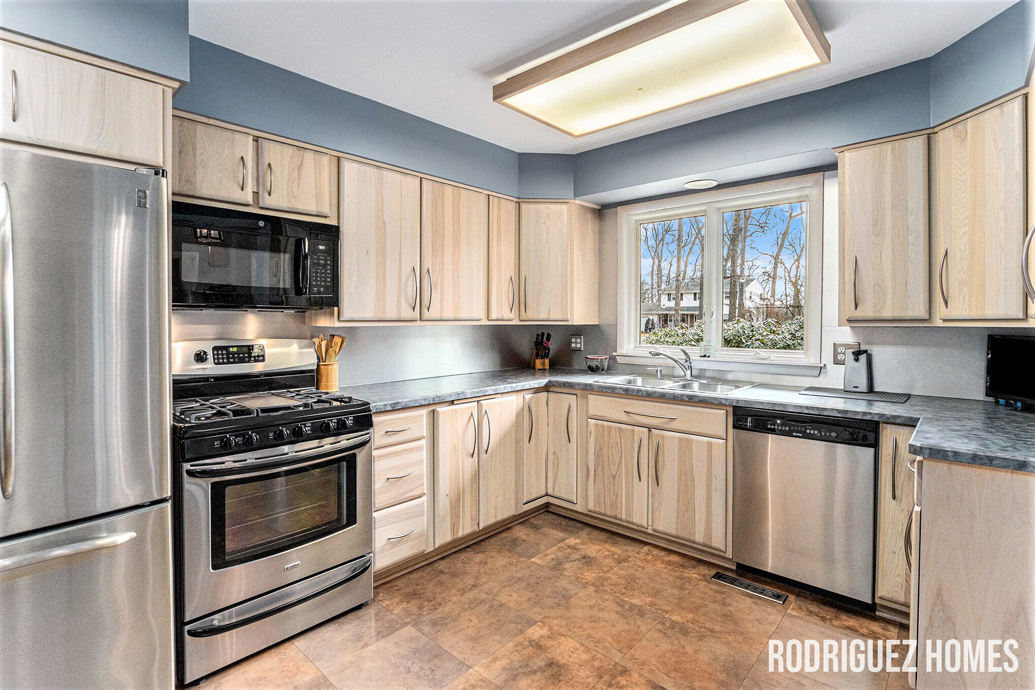 6748 Isabelle Street