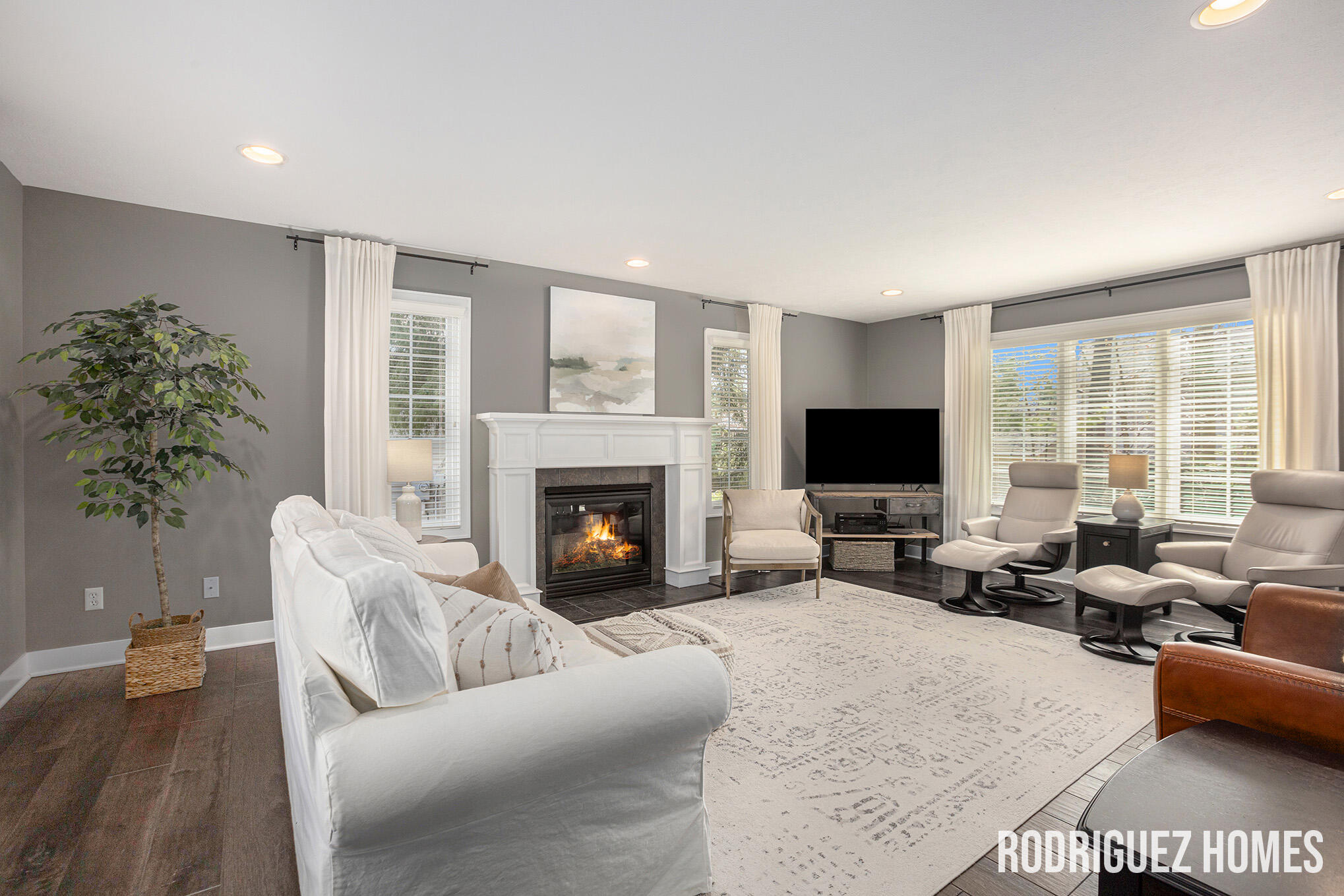 2564 Danton Drive SW