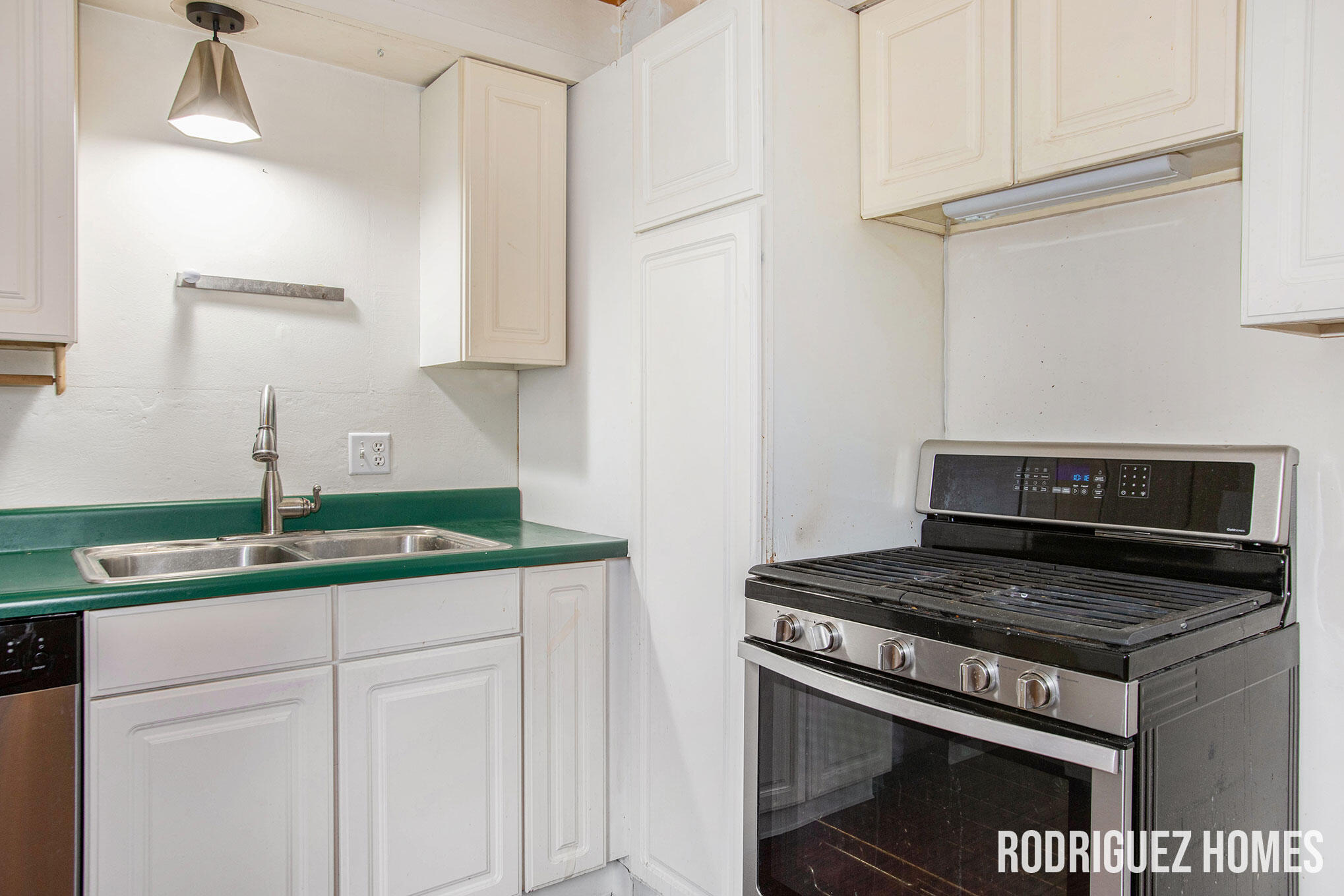 144 Rosemary Street SE