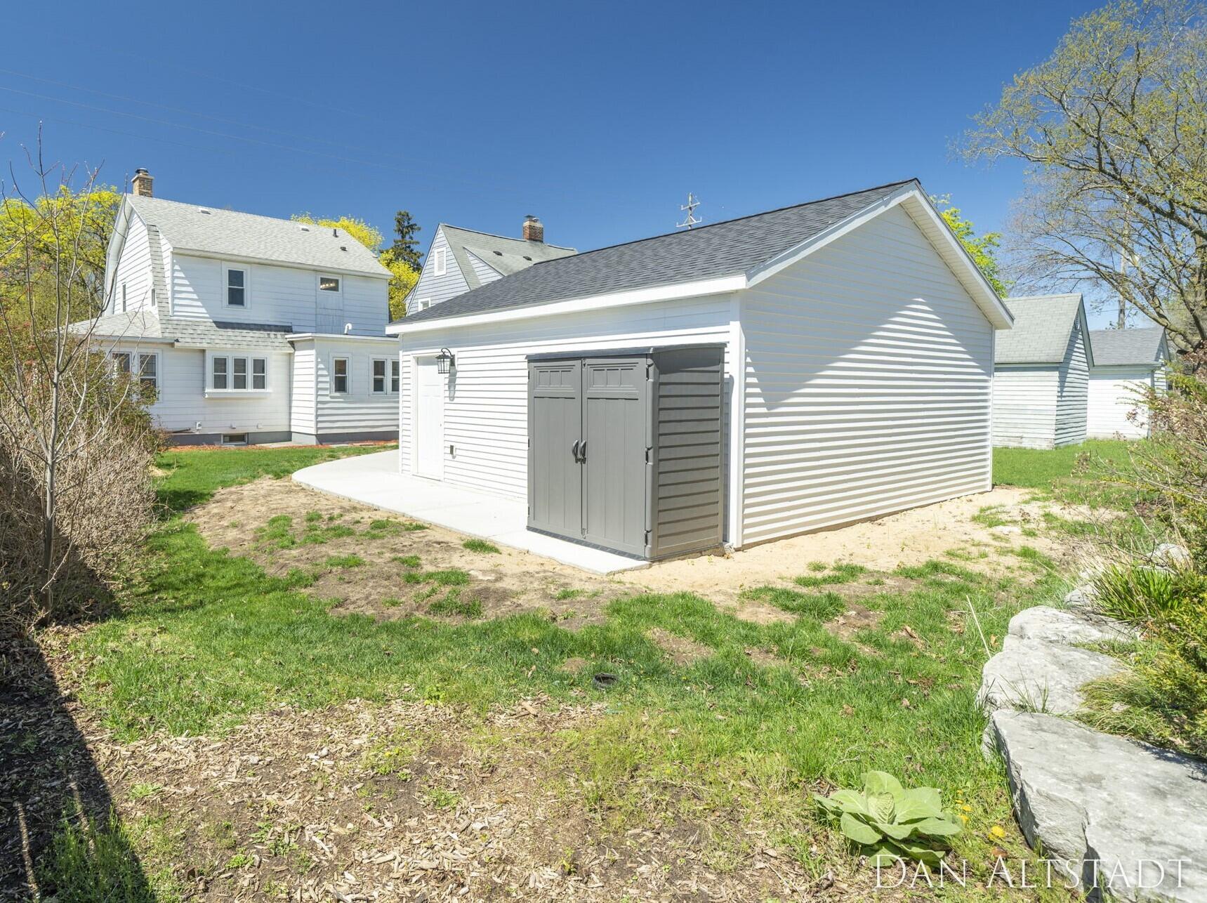 2214 College Avenue SE