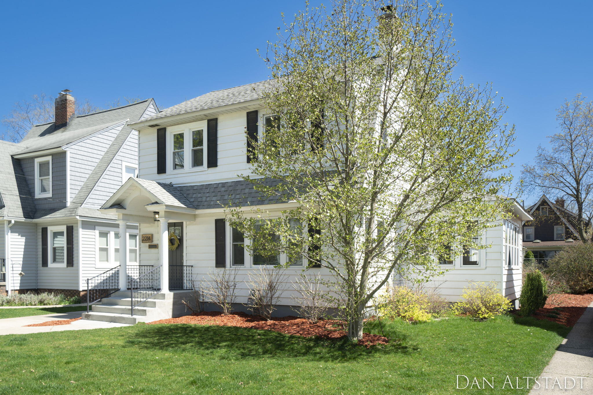 2214 College Avenue SE