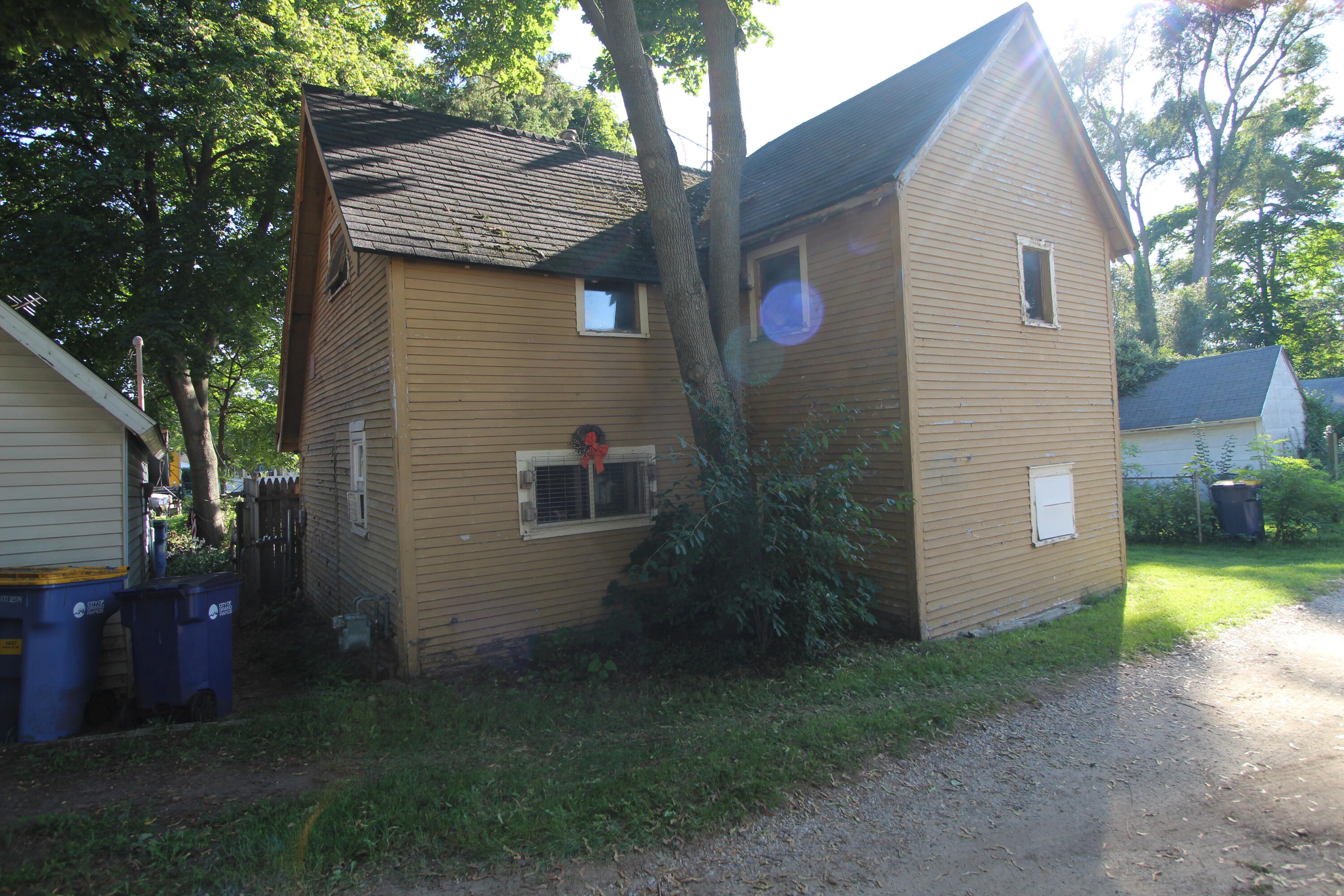 1033 Hazen Street SE