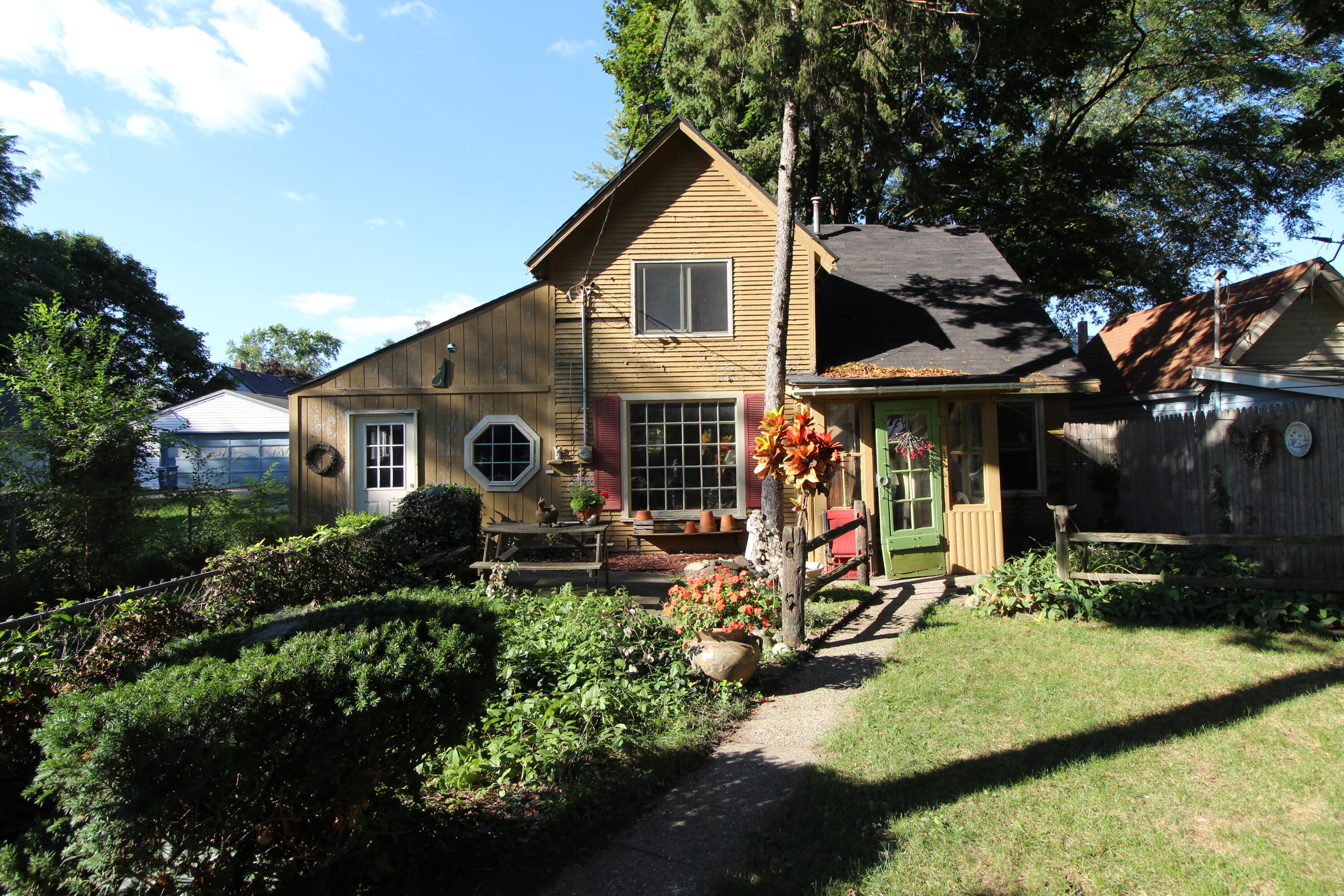 1033 Hazen Street SE