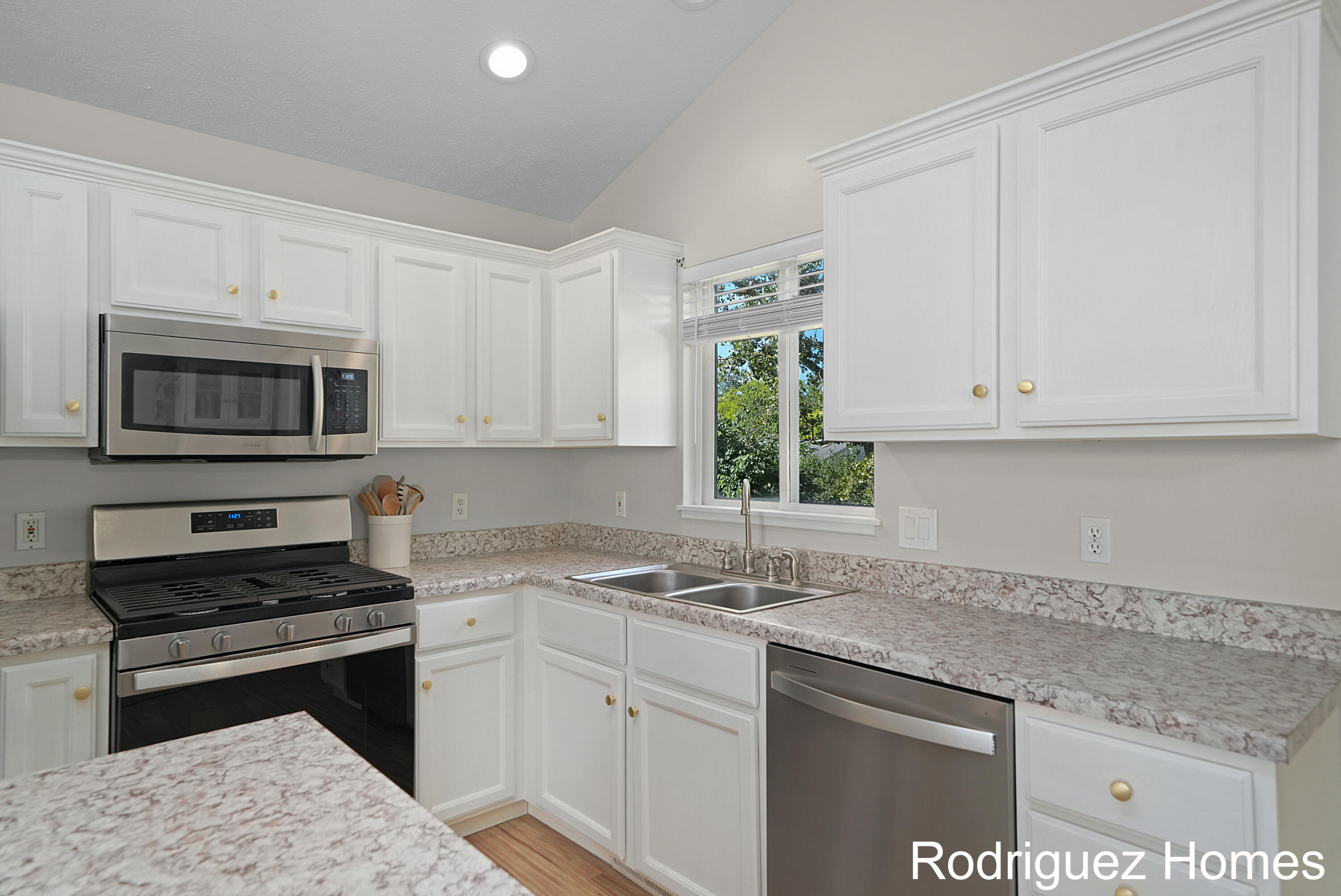 11085 Stanford Avenue