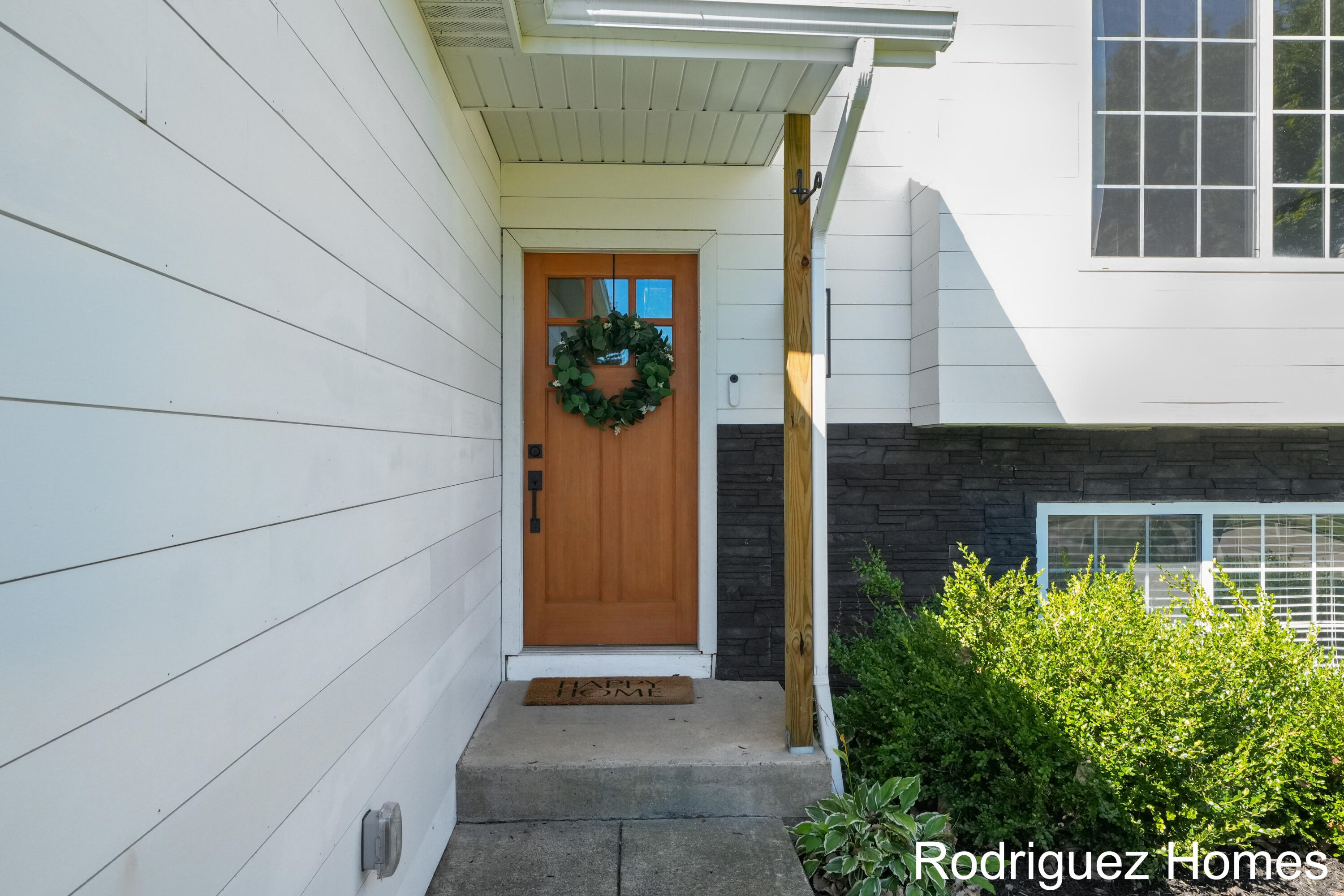 11085 Stanford Avenue