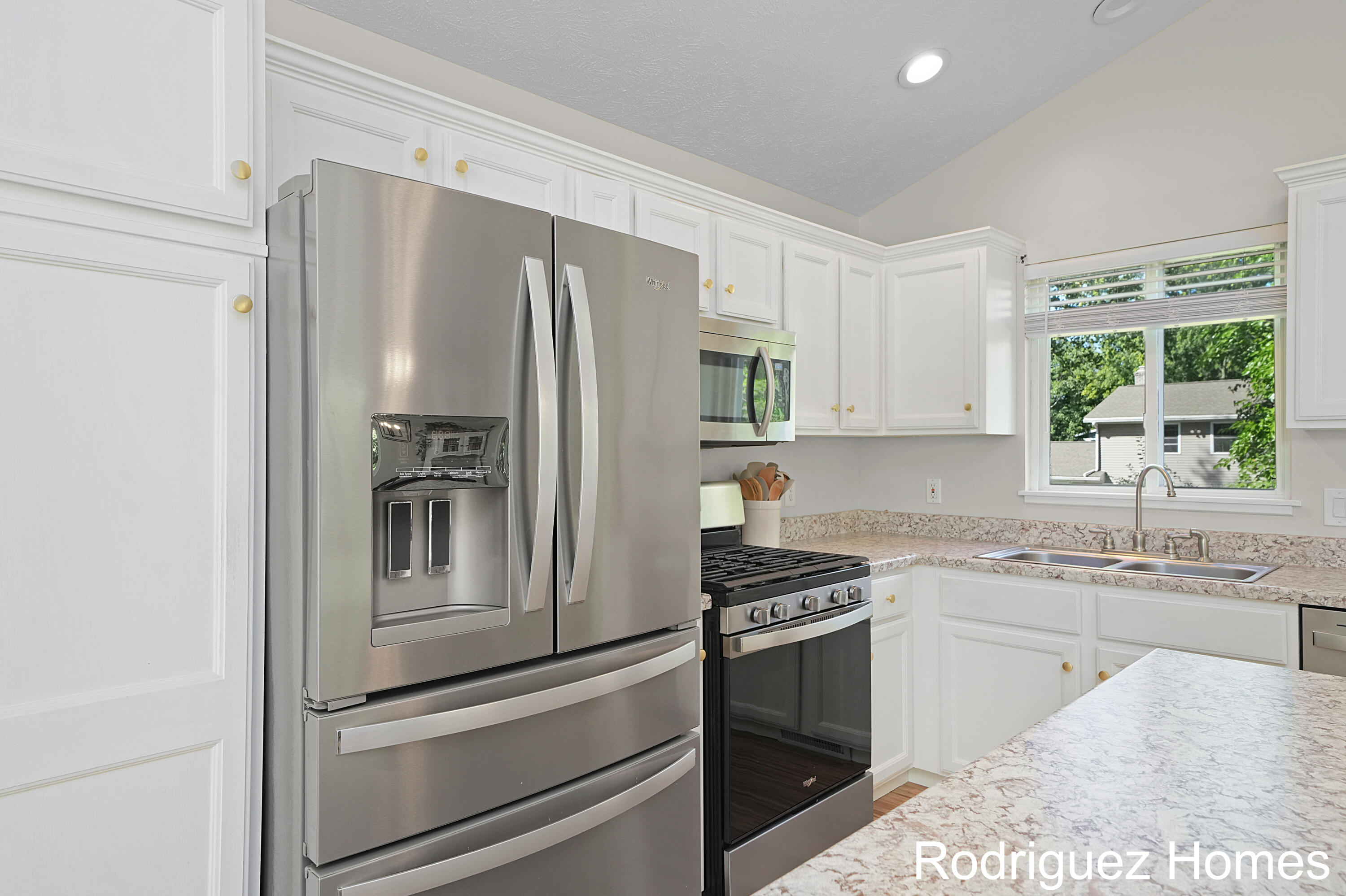 11085 Stanford Avenue