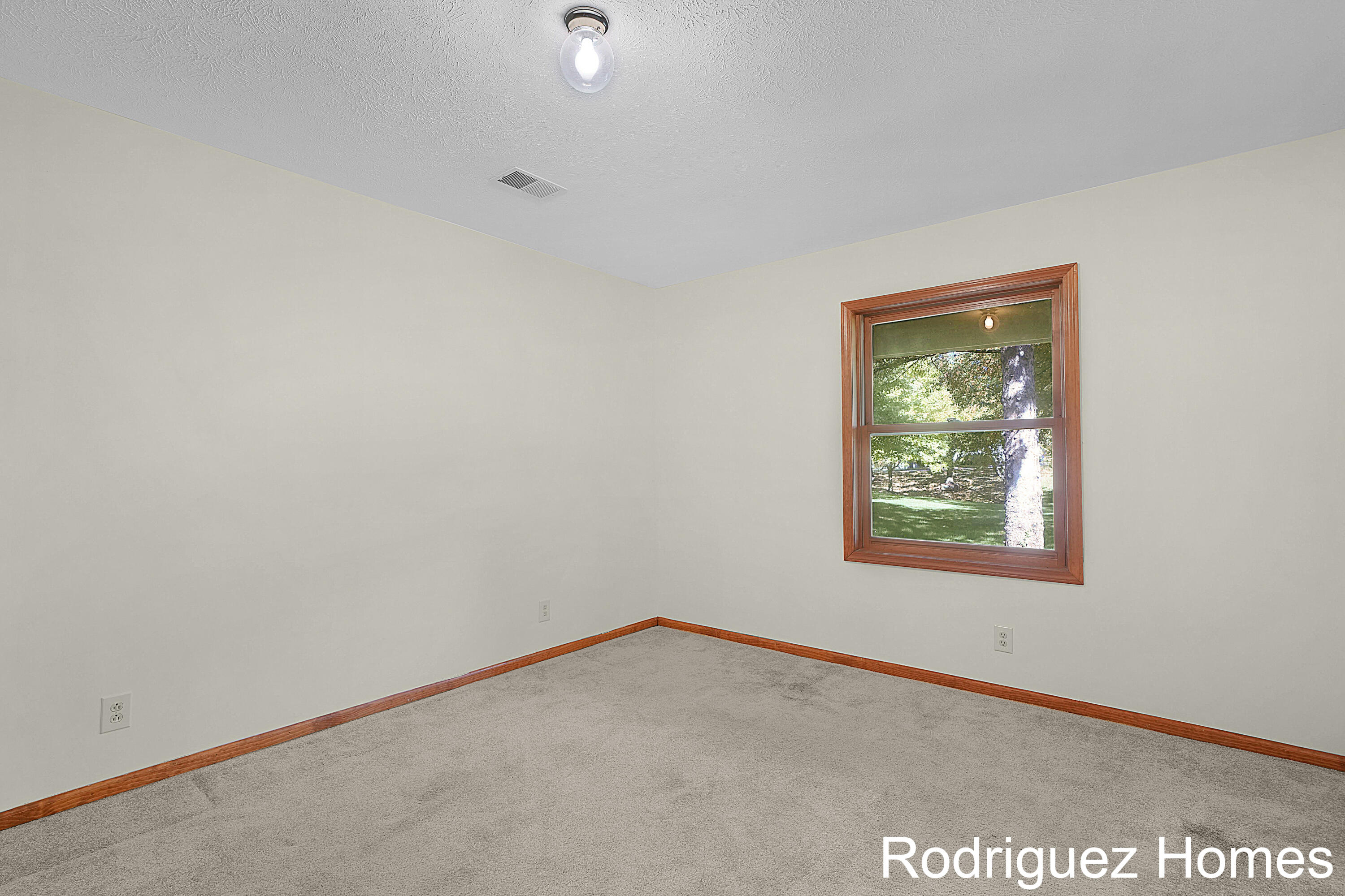 50 Skyline Circle NW