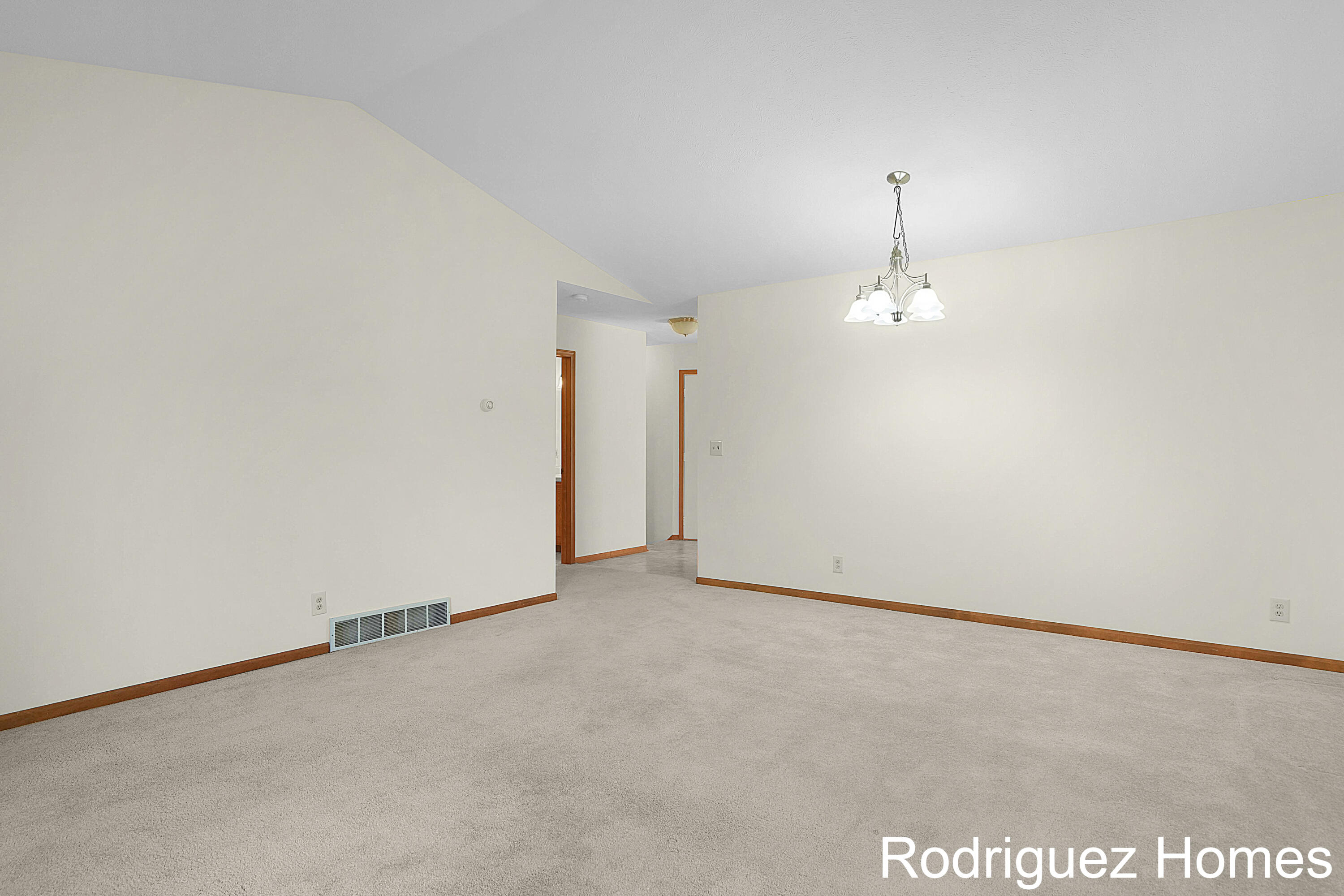 50 Skyline Circle NW