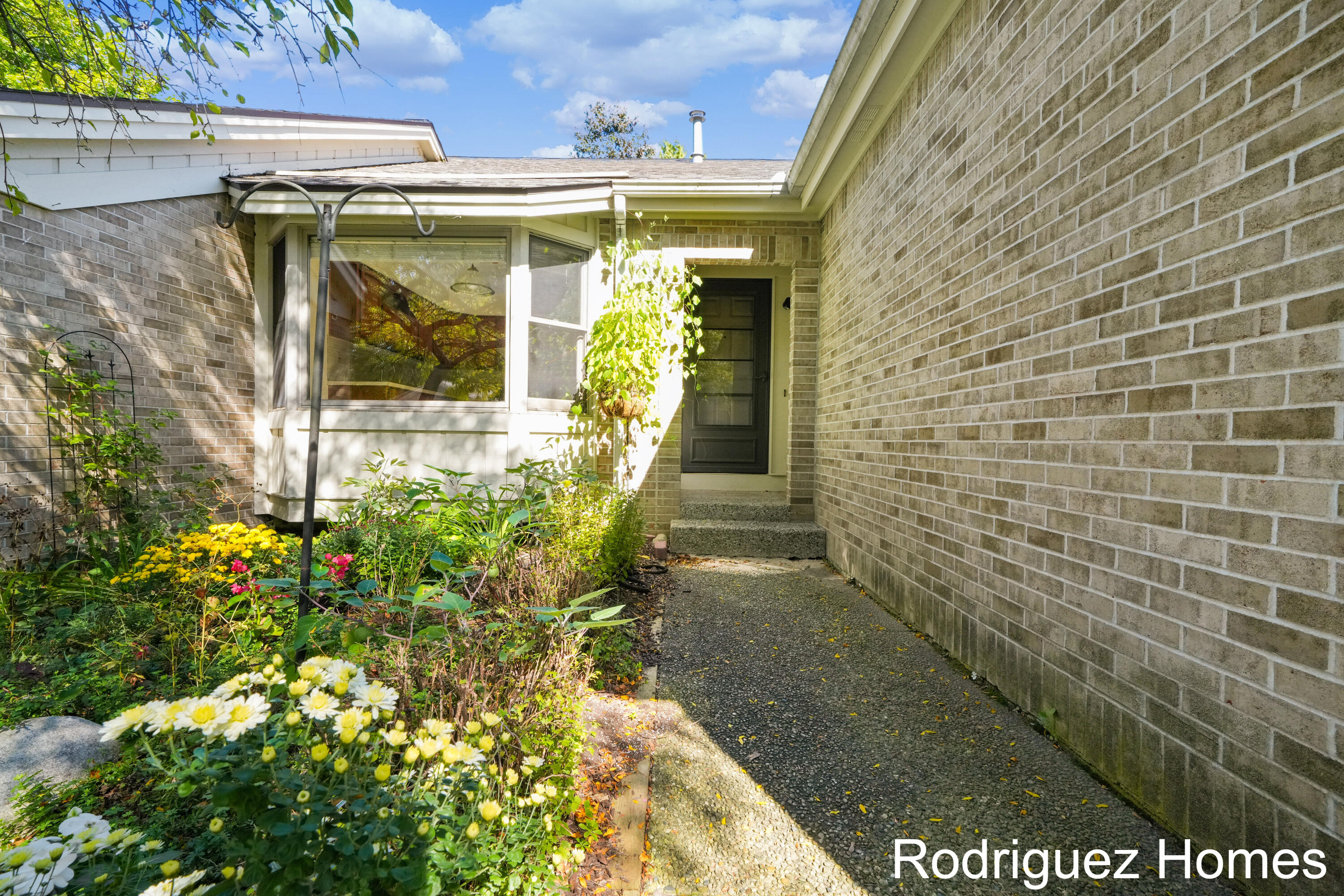 50 Skyline Circle NW