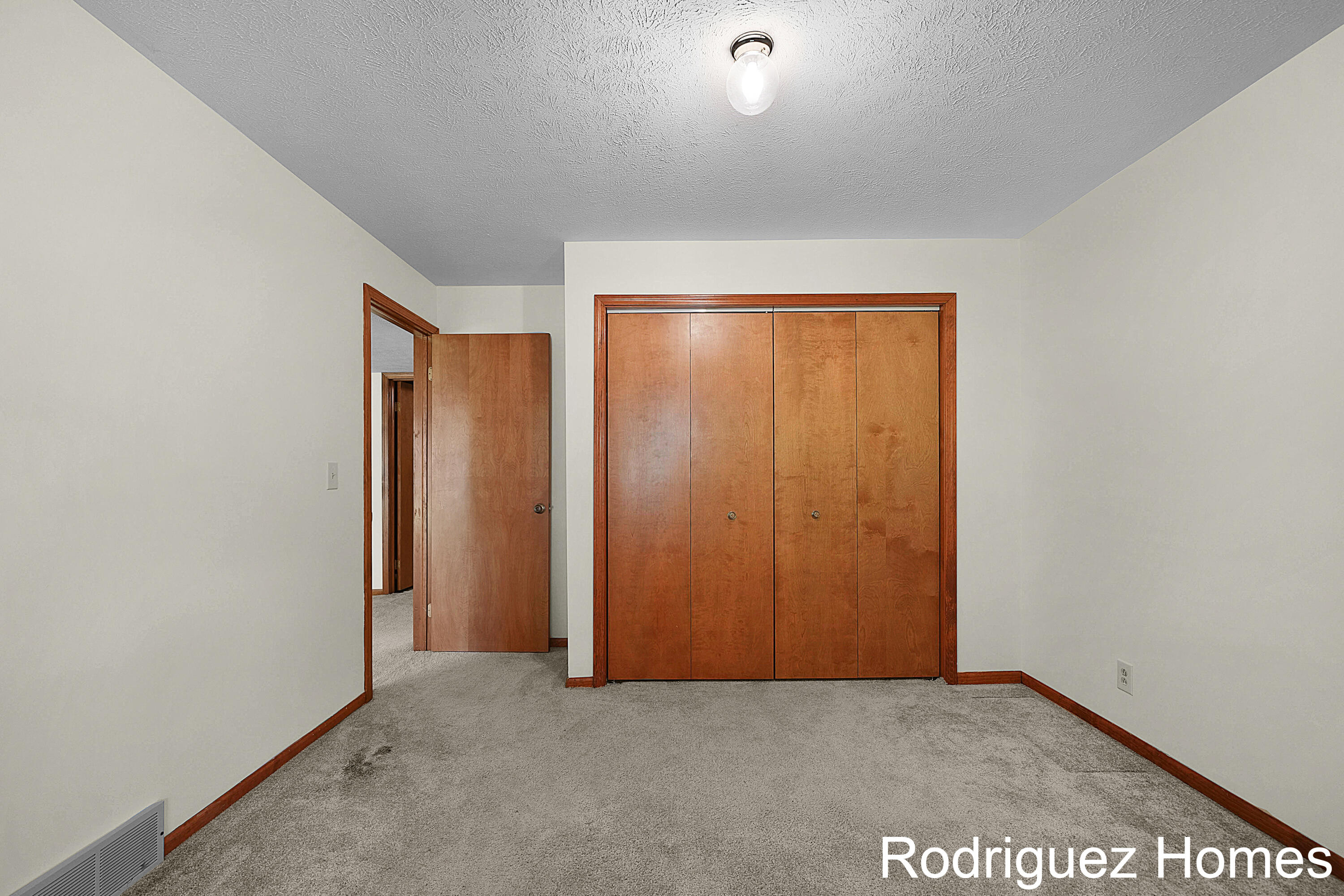 50 Skyline Circle NW