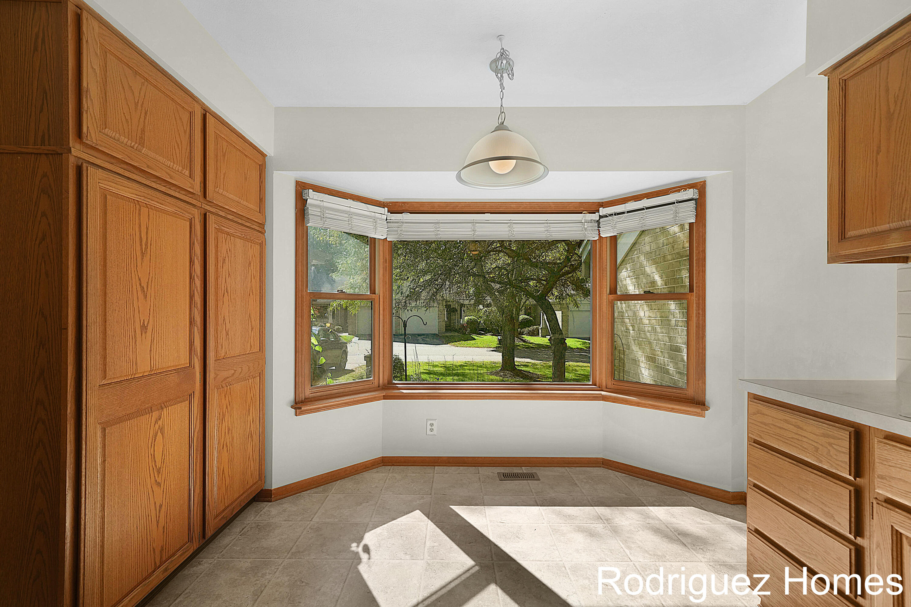 50 Skyline Circle NW