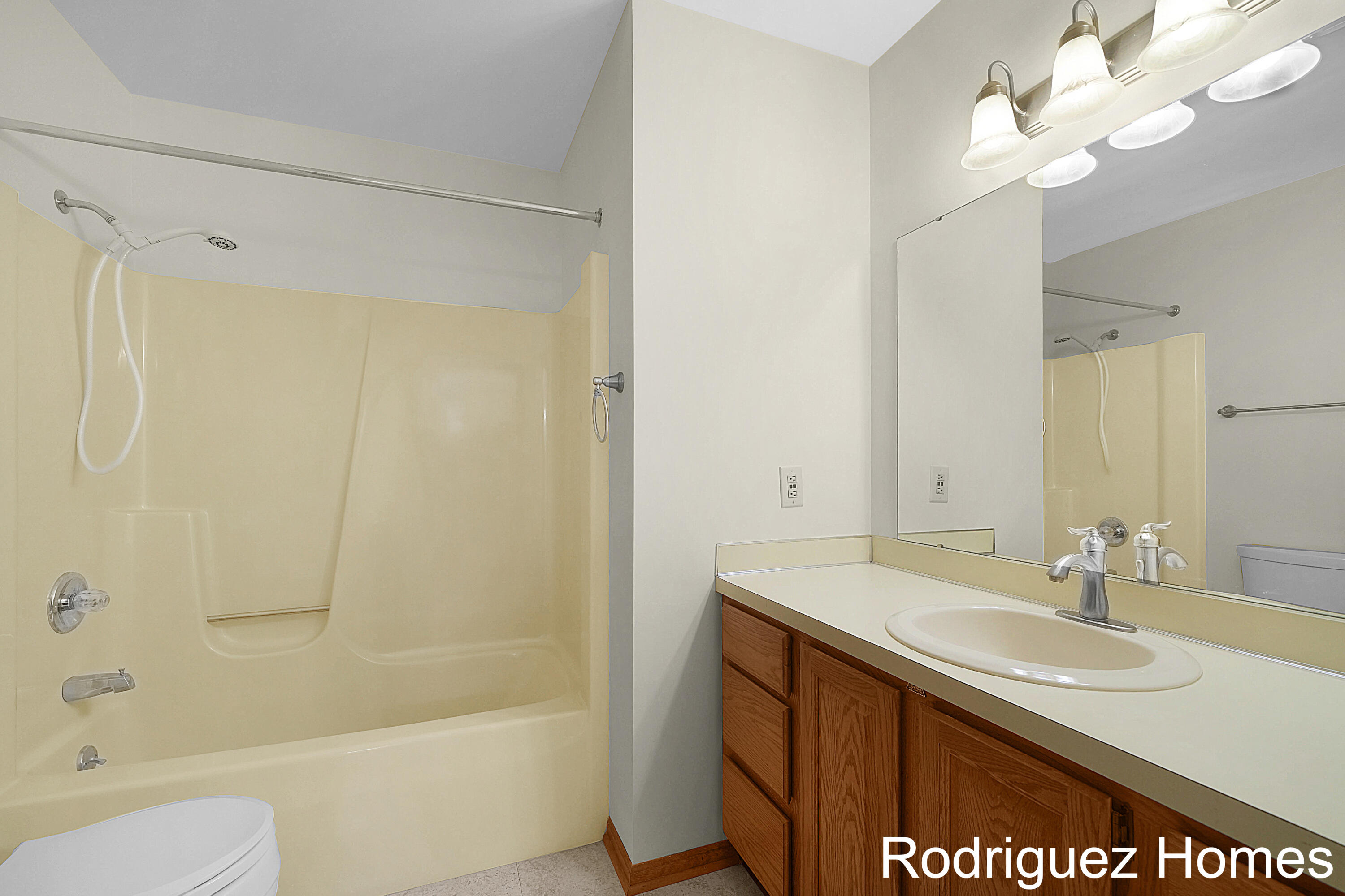 50 Skyline Circle NW