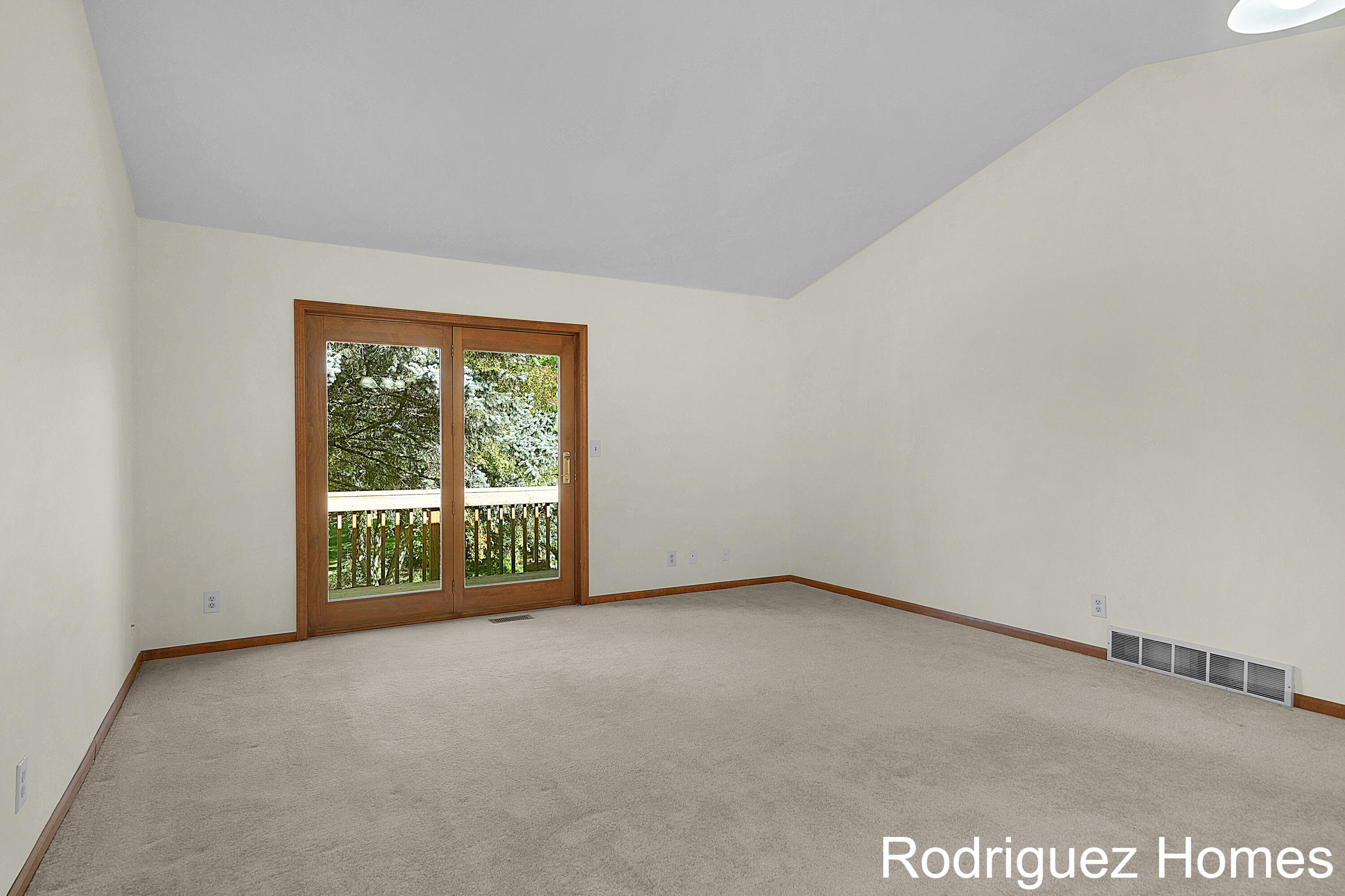 50 Skyline Circle NW