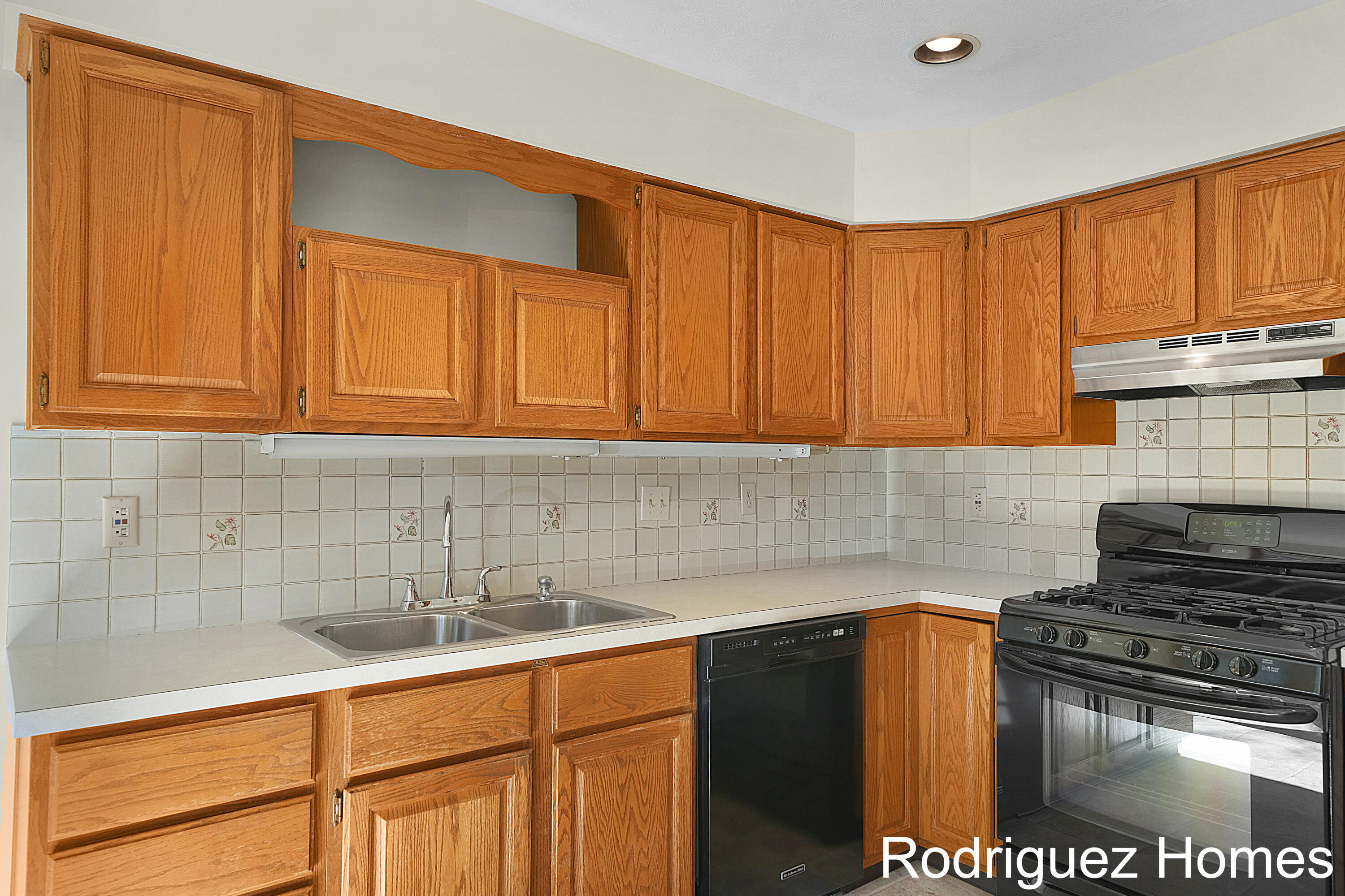 50 Skyline Circle NW