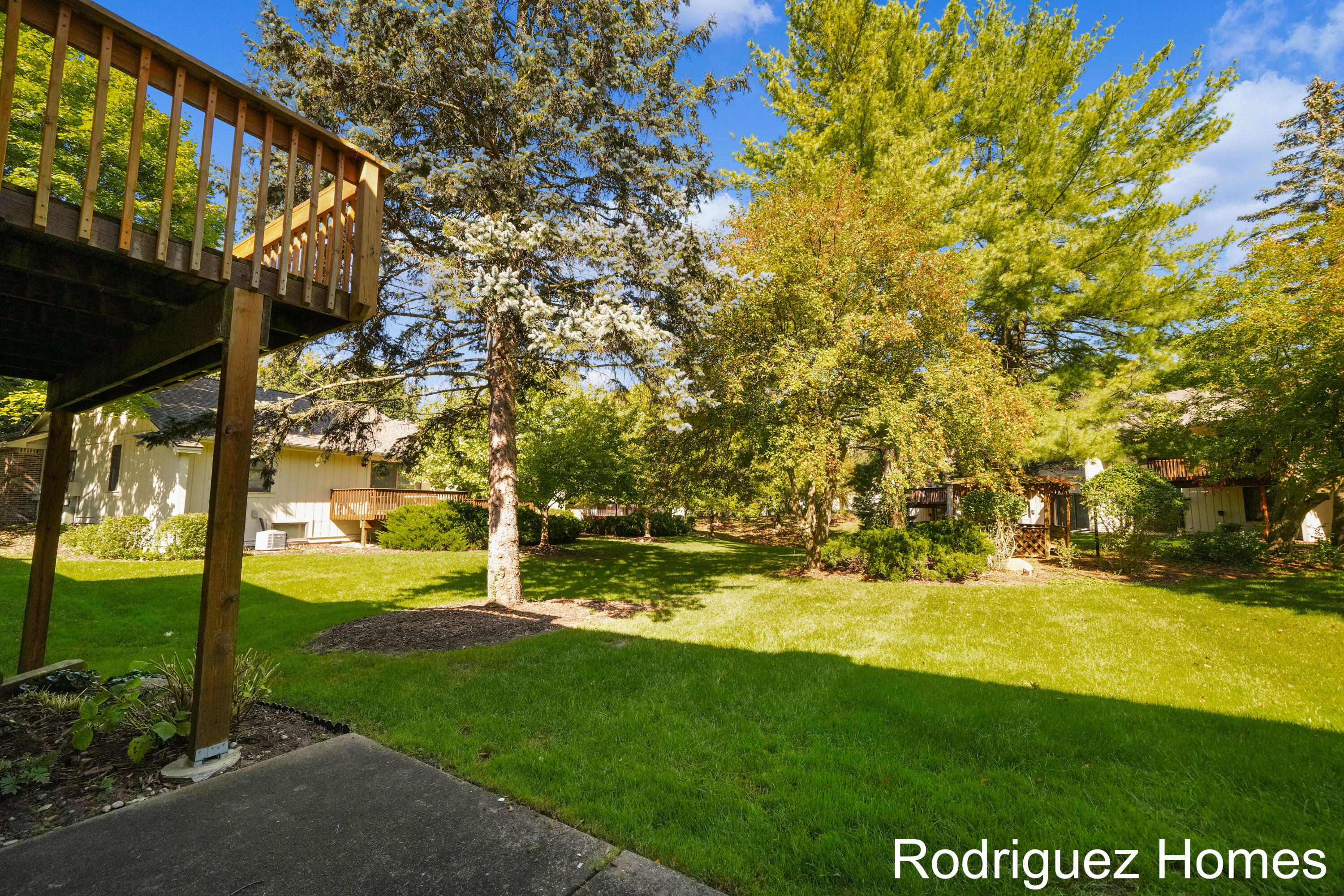 50 Skyline Circle NW