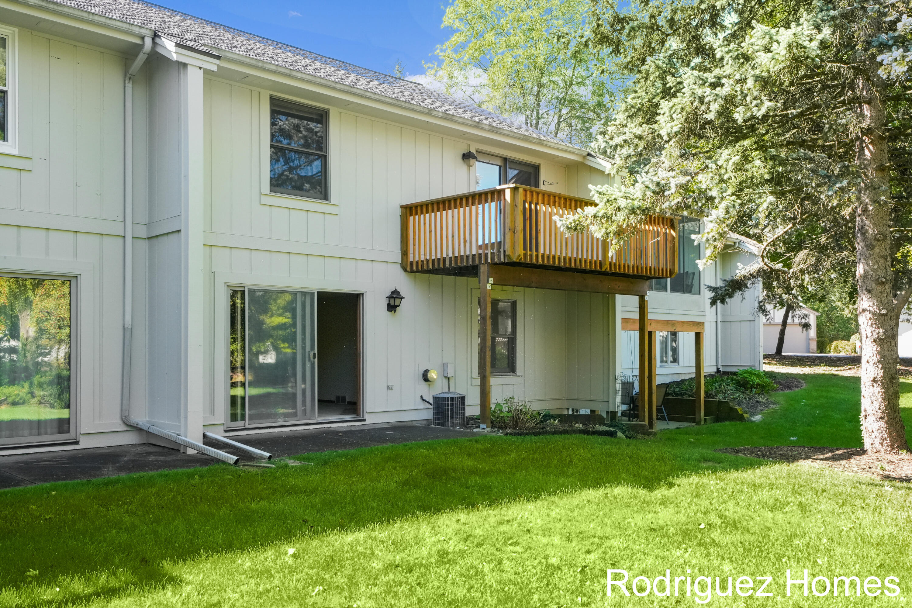 50 Skyline Circle NW