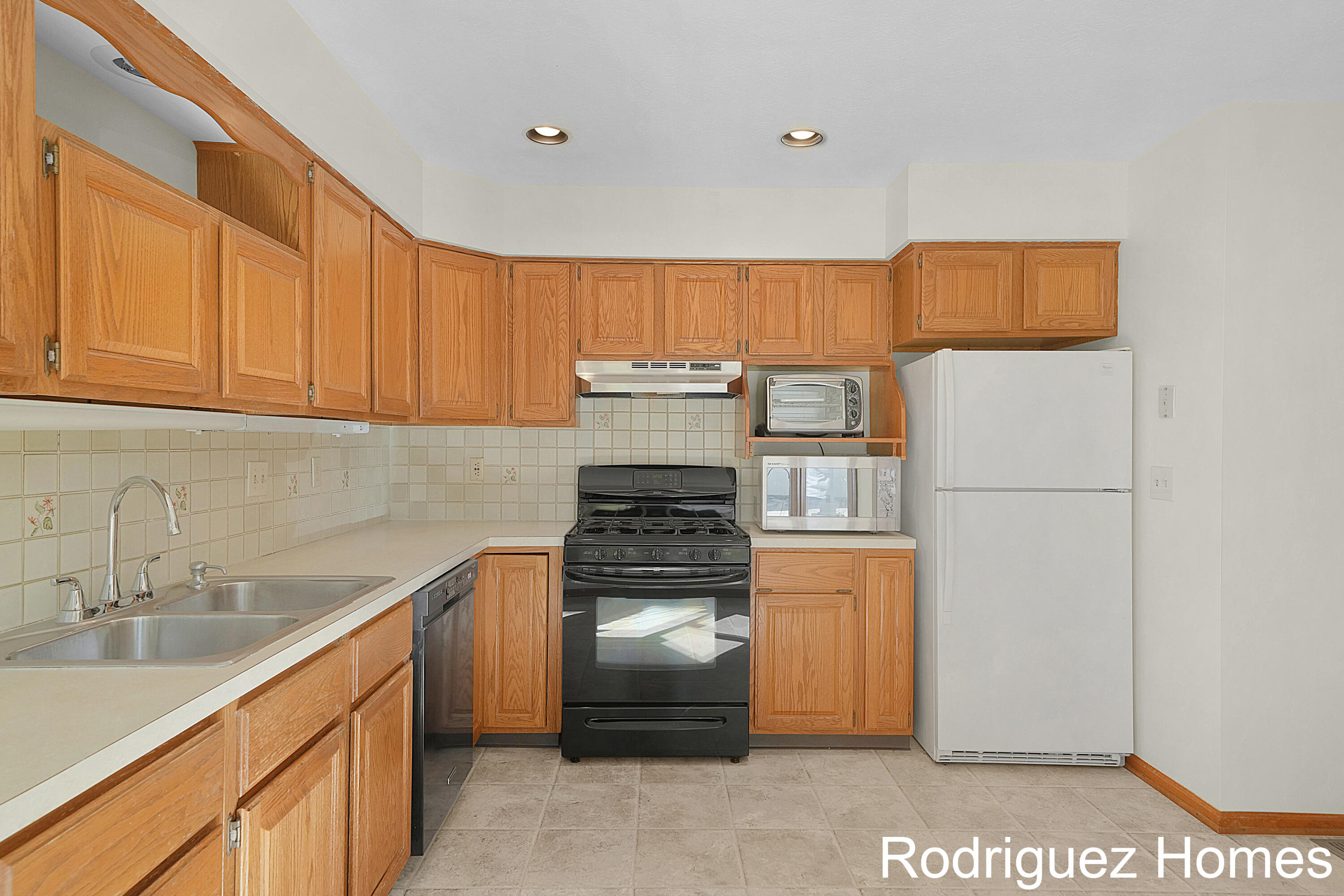 50 Skyline Circle NW