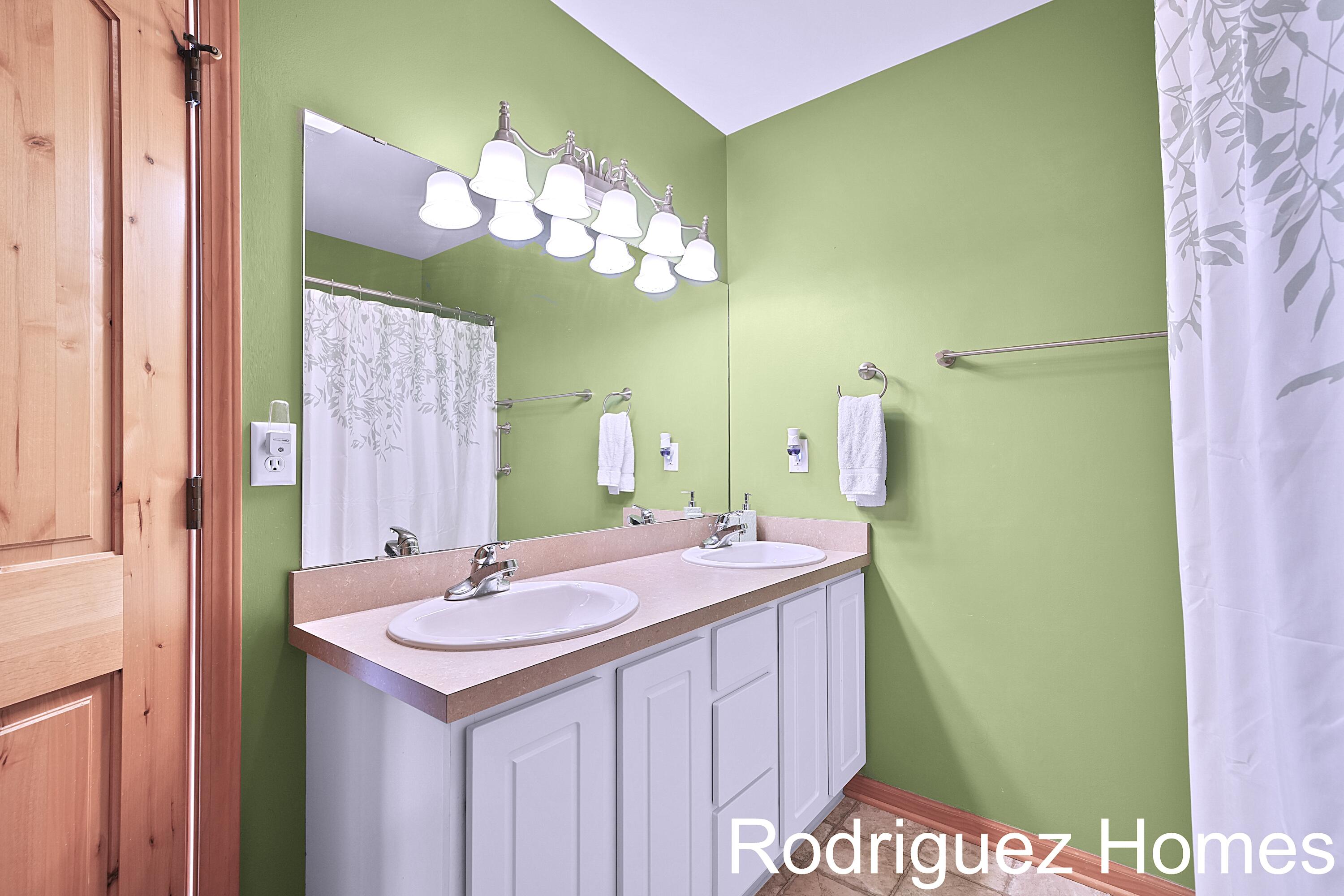 12322 Holmden Drive NE