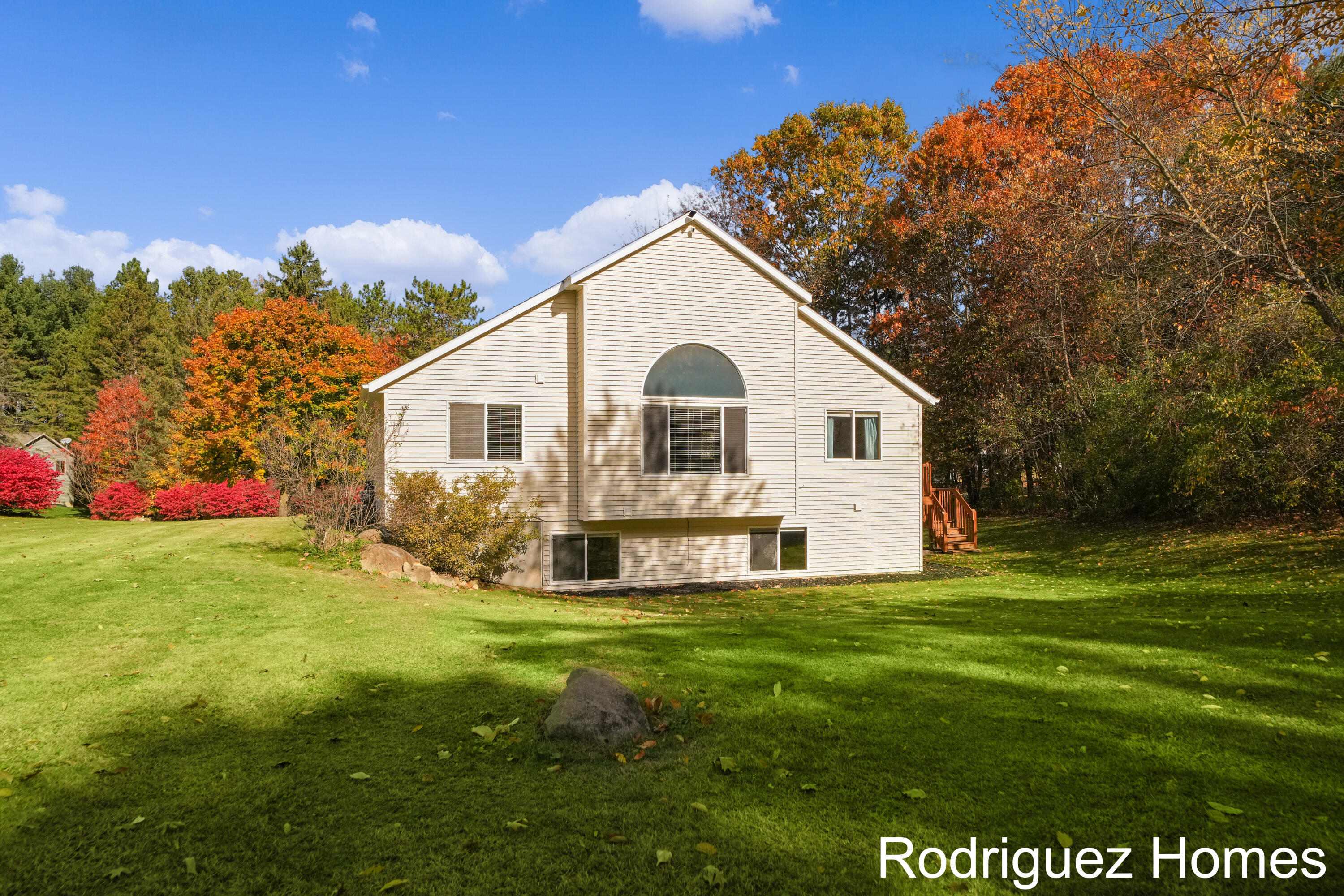 12322 Holmden Drive NE