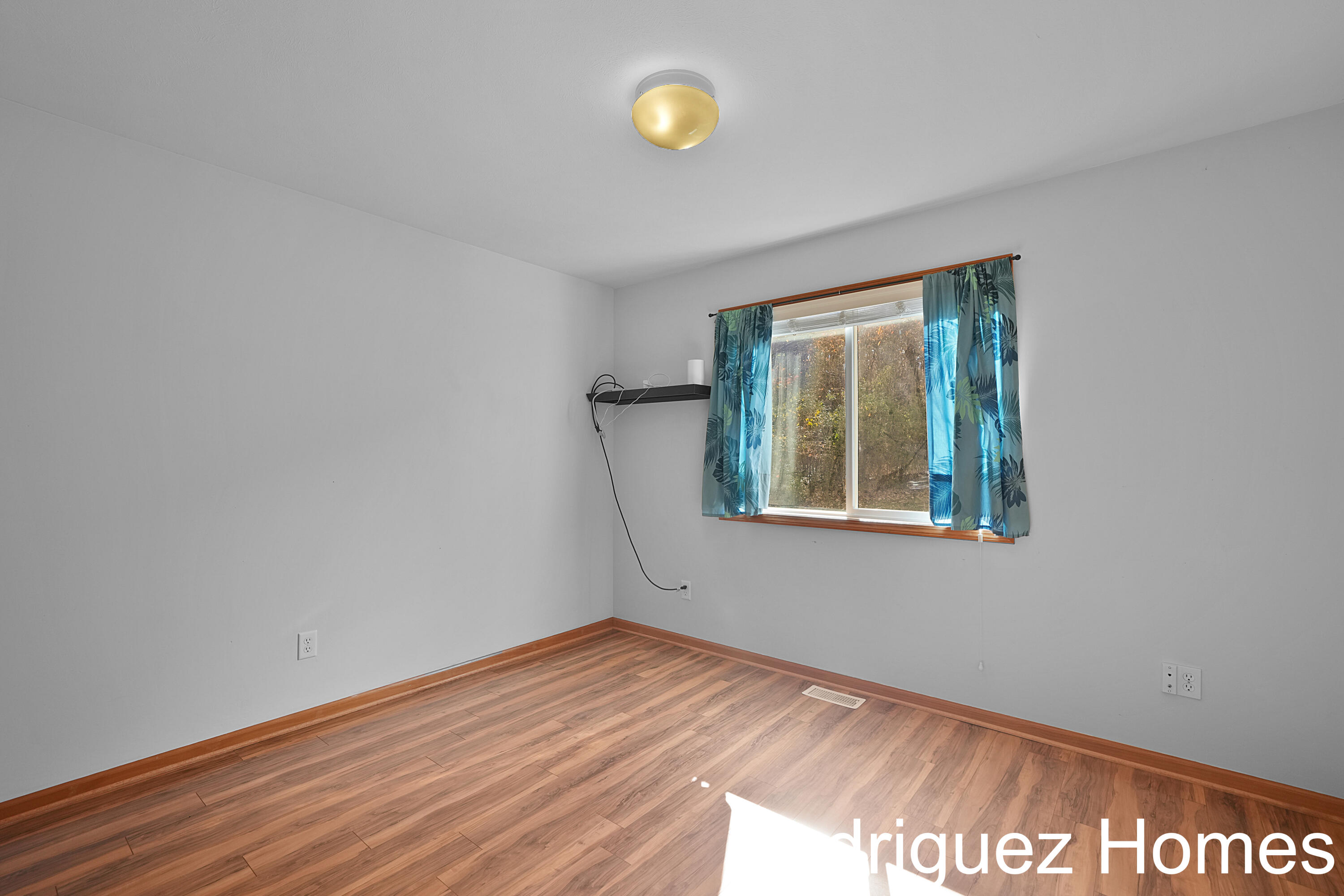 12322 Holmden Drive NE