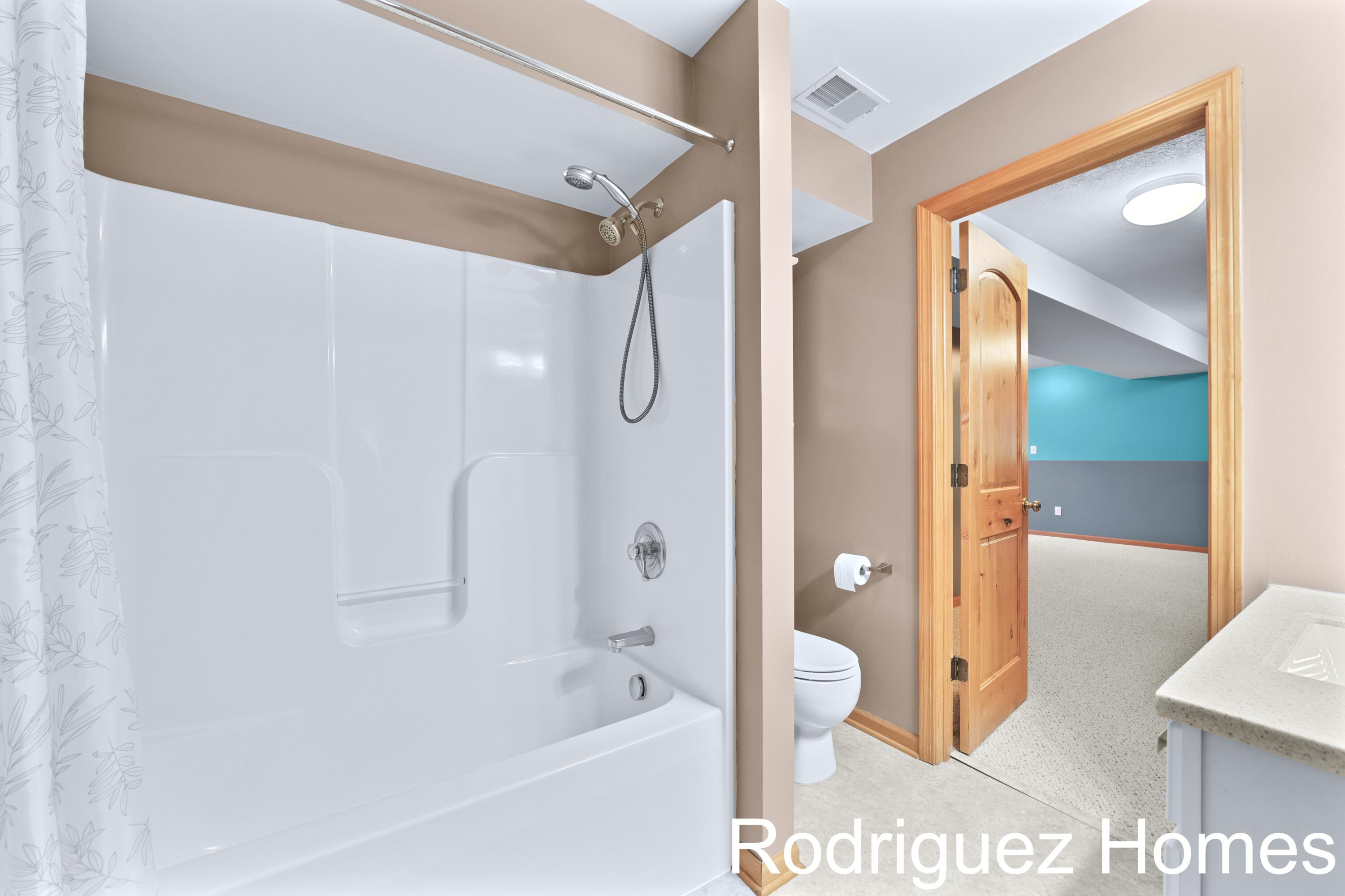 12322 Holmden Drive NE