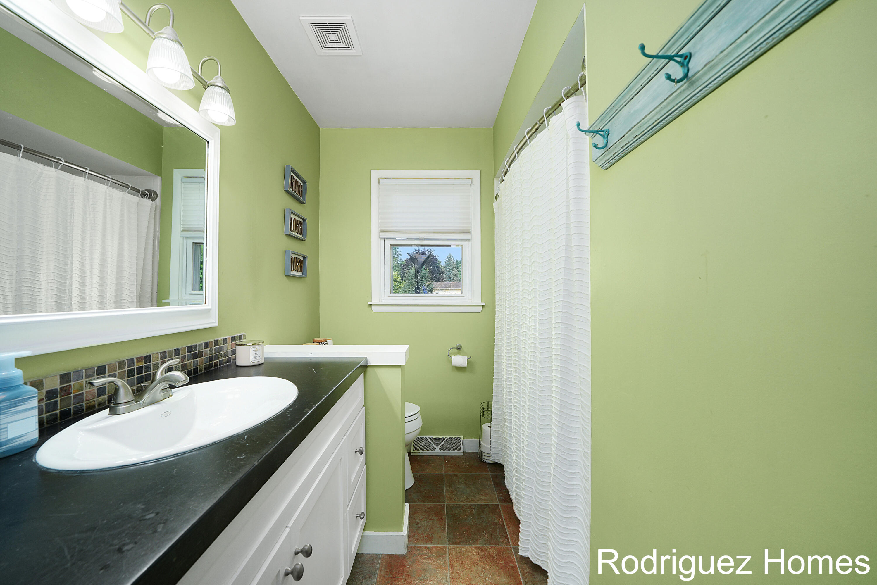 3815 Benjamin Avenue NE