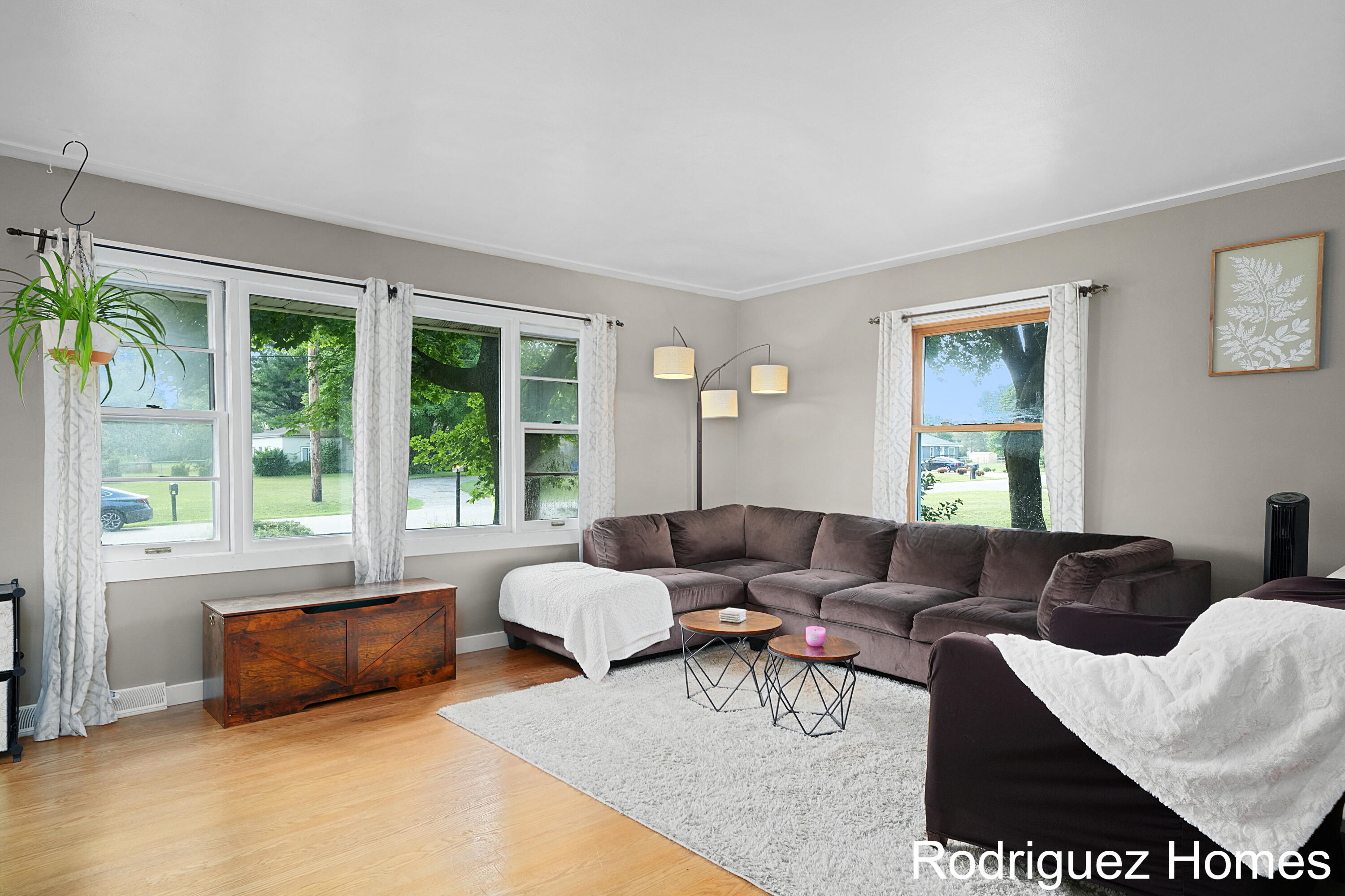 3815 Benjamin Avenue NE