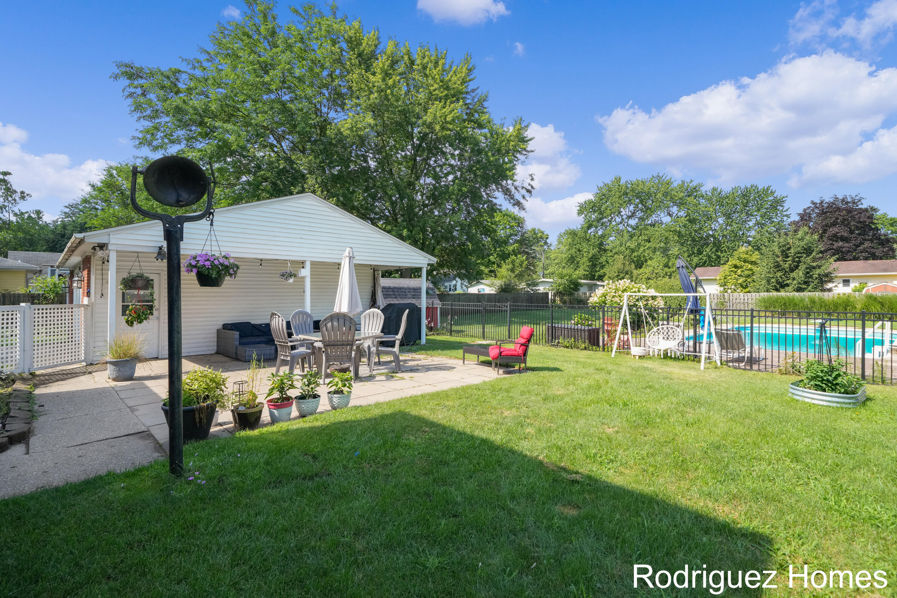 3815 Benjamin Avenue NE