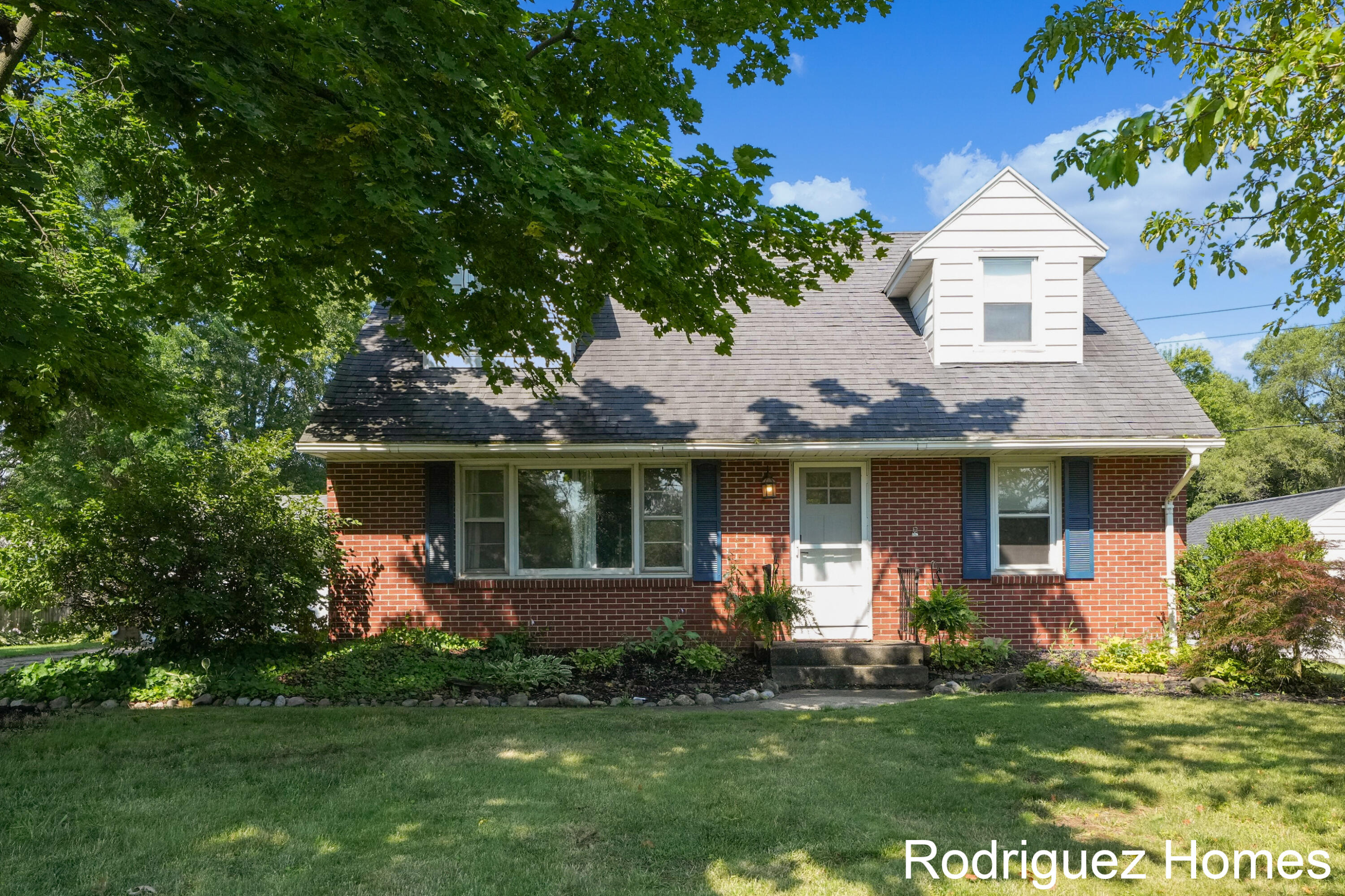 3815 Benjamin Avenue NE