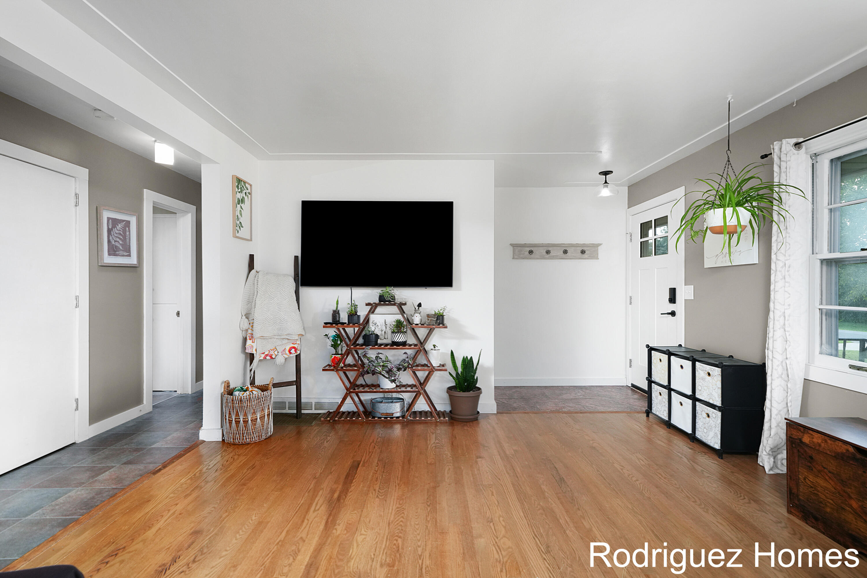 3815 Benjamin Avenue NE