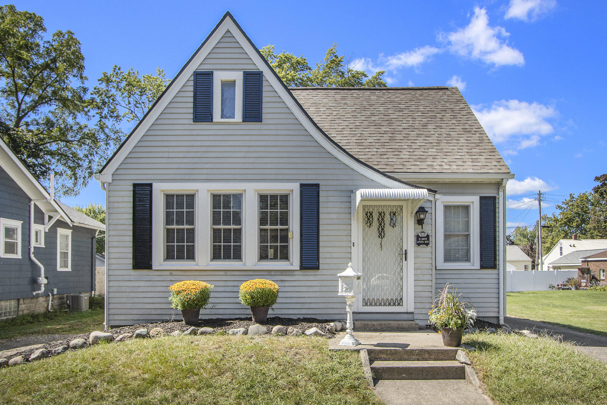 19 La Vista Boulevard N