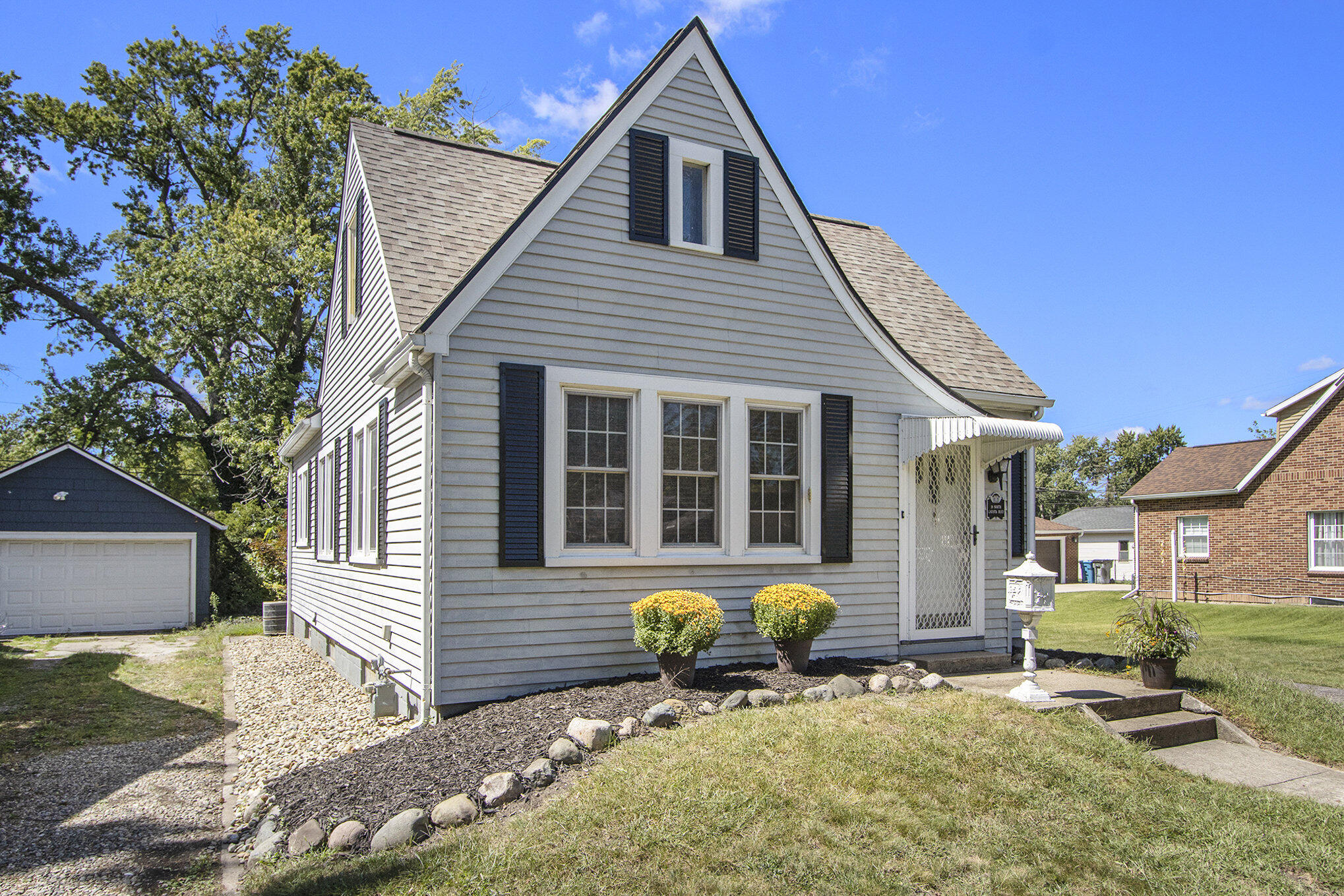 19 La Vista Boulevard N