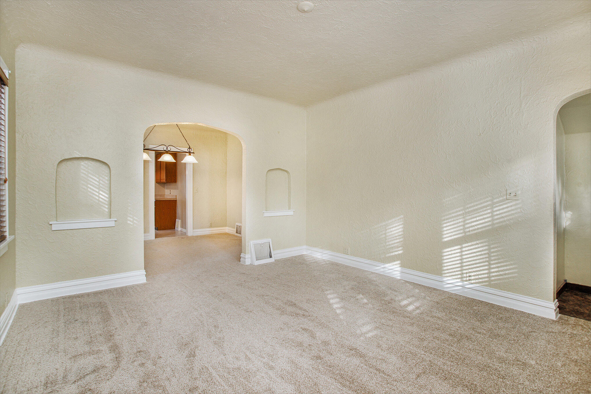 19 La Vista Boulevard N