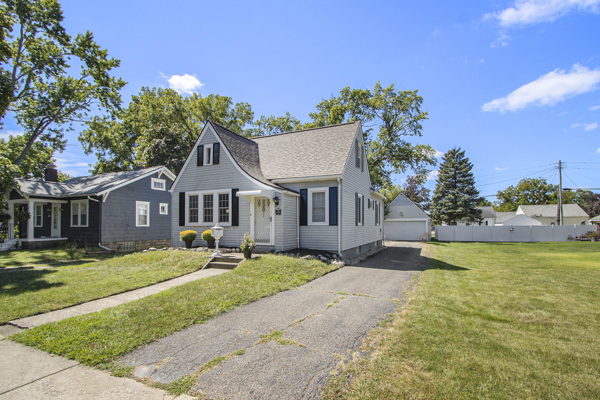 19 La Vista Boulevard N