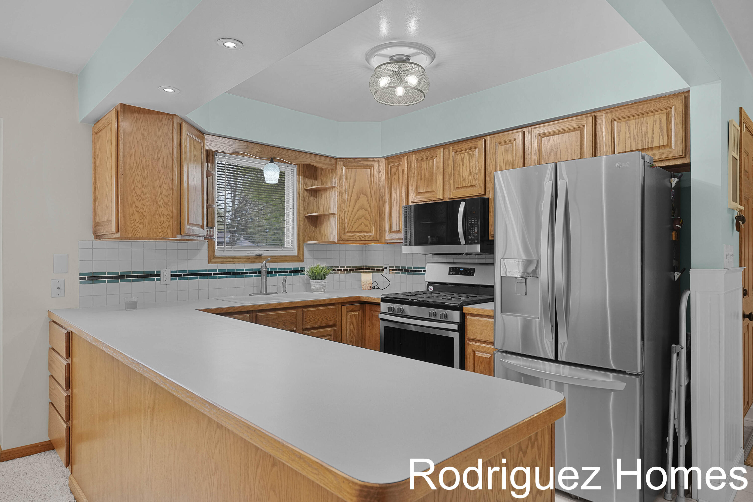 6895 Pinebrook Drive